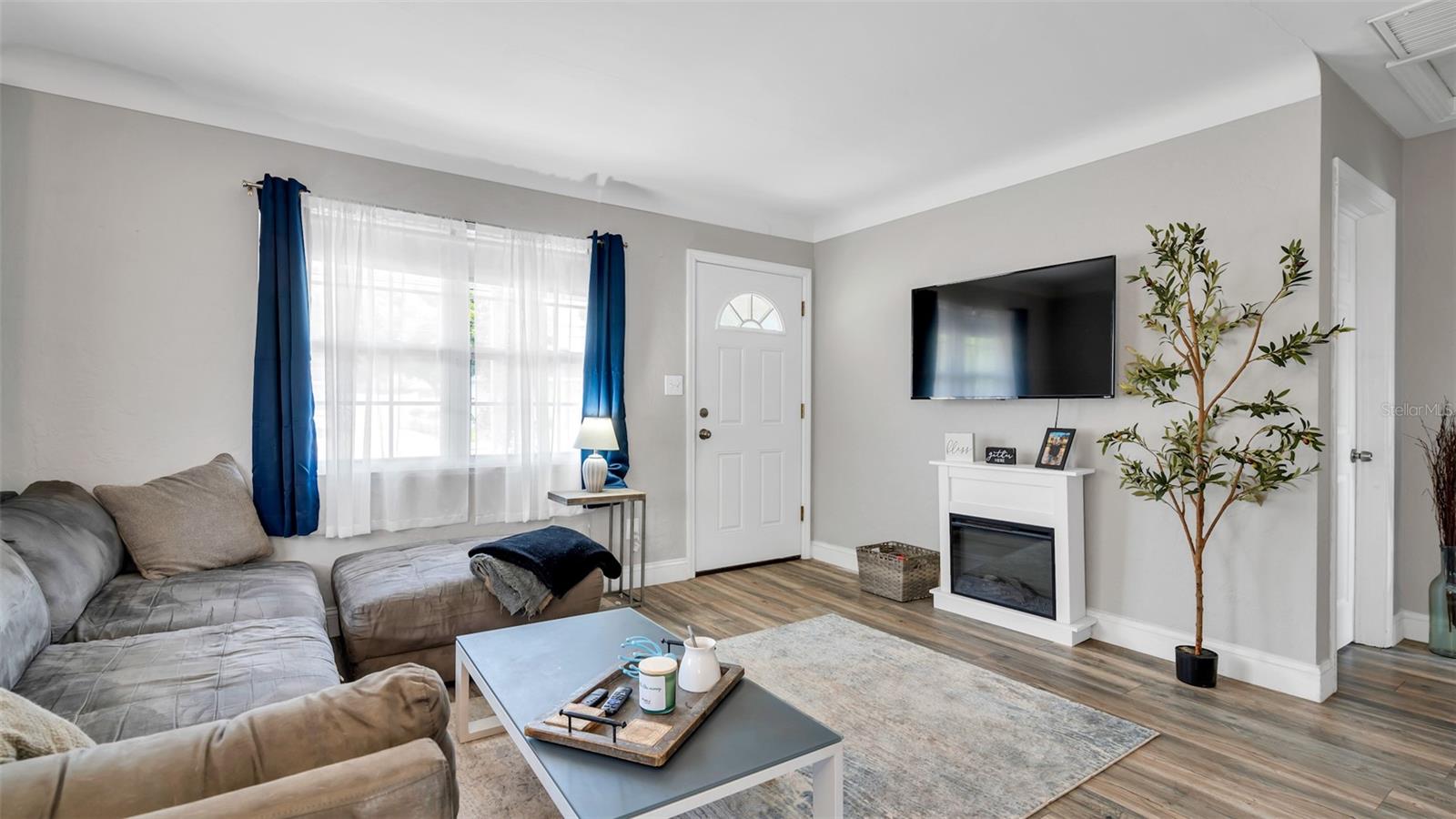 Image 4 of 19 For 1153 54th Avenue N