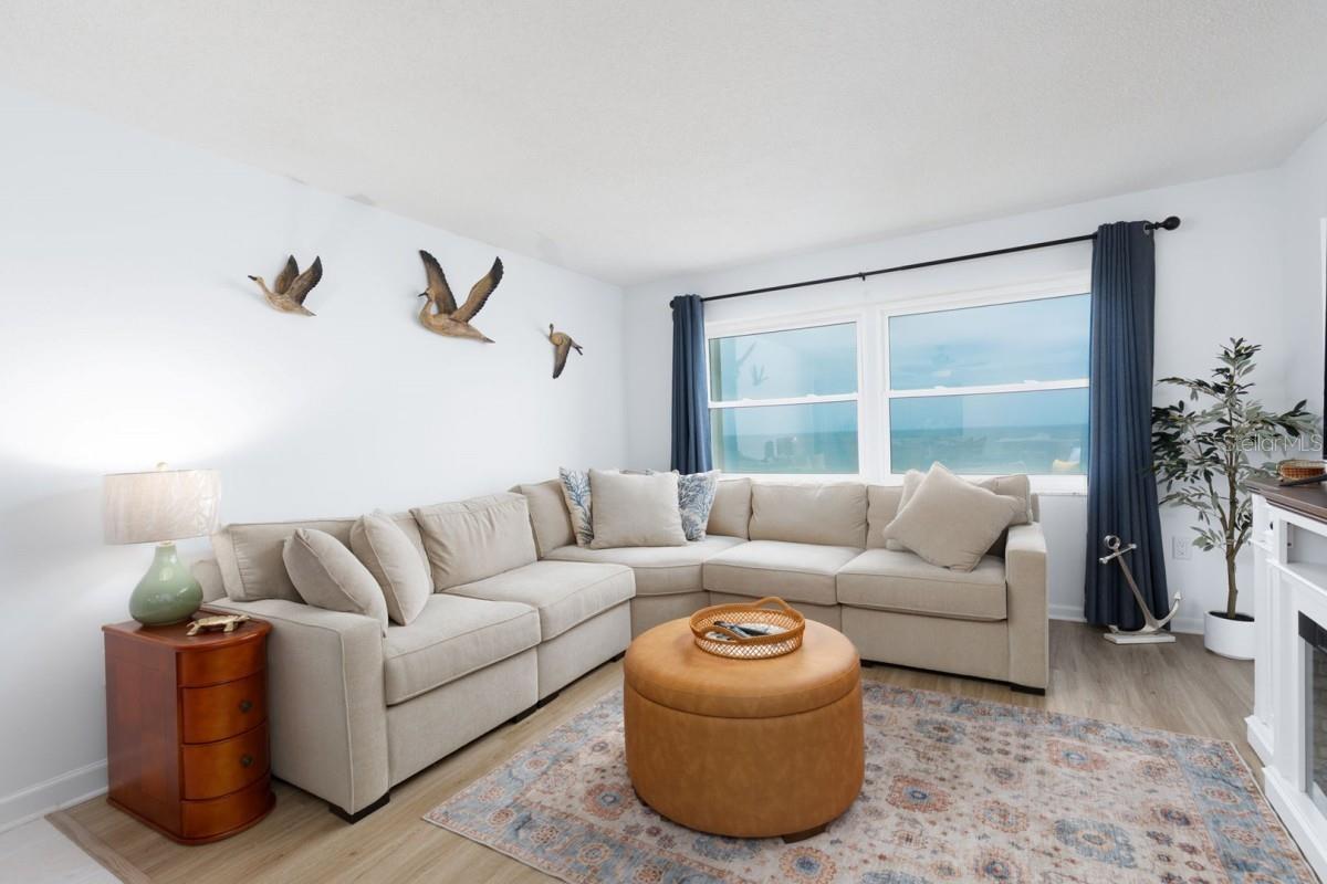 Image 4 of 38 For 11000 Gulf Boulevard 1002