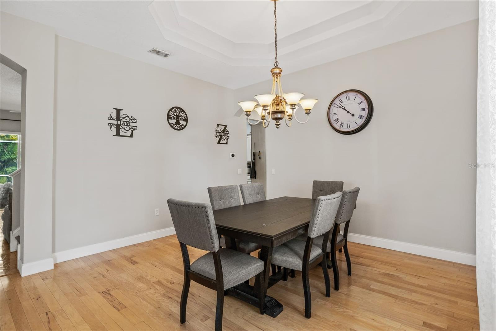 Listing photo id 13 for 22623 Cliffside Way