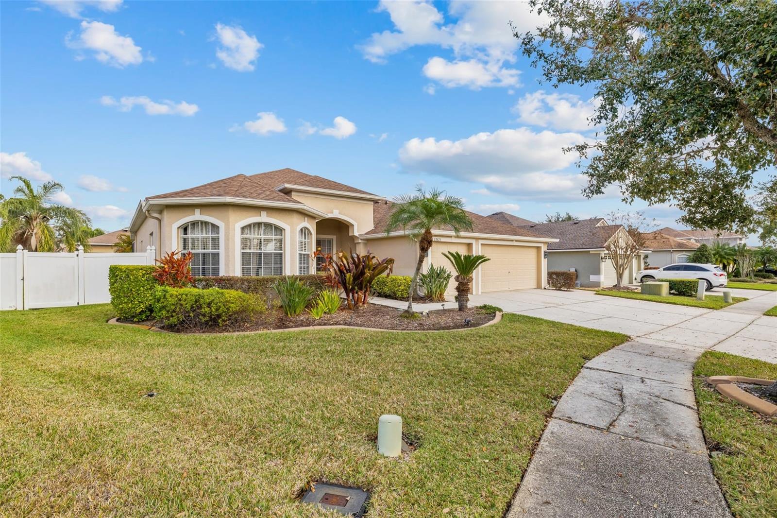 Listing photo id 0 for 22623 Cliffside Way
