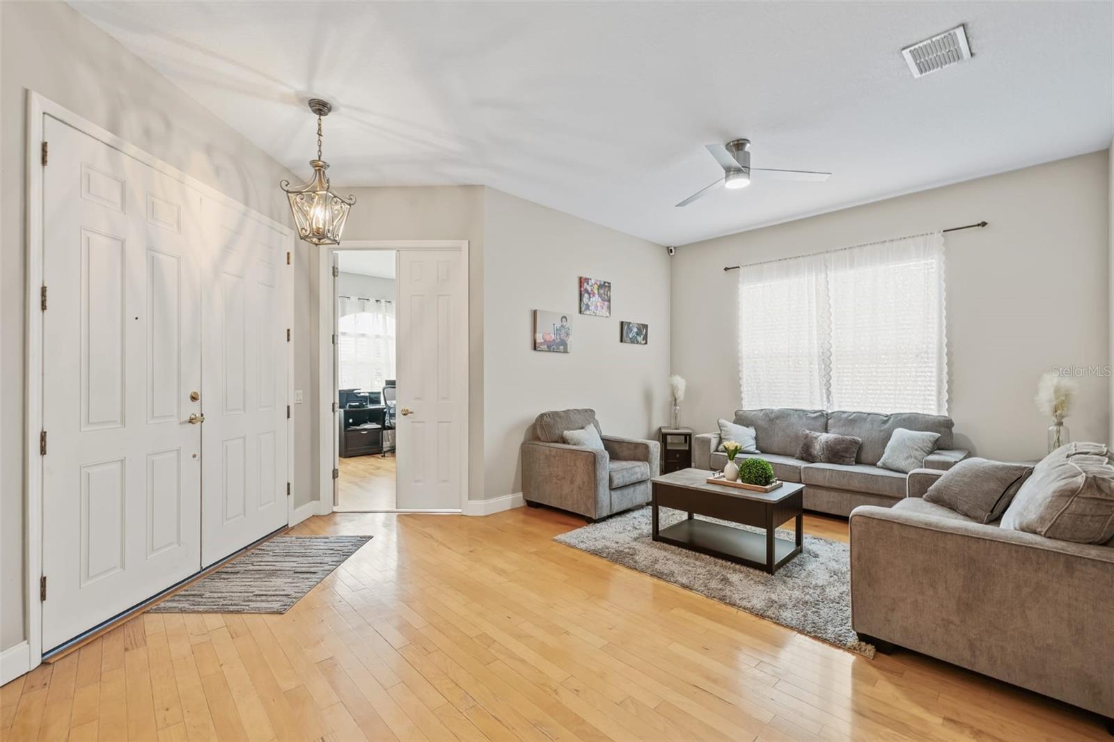 Listing photo id 20 for 22623 Cliffside Way