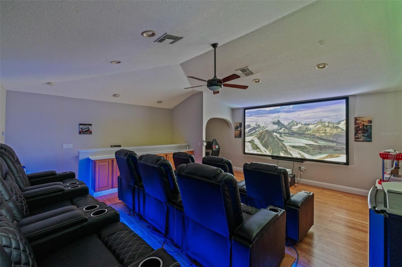 Listing photo id 24 for 22623 Cliffside Way