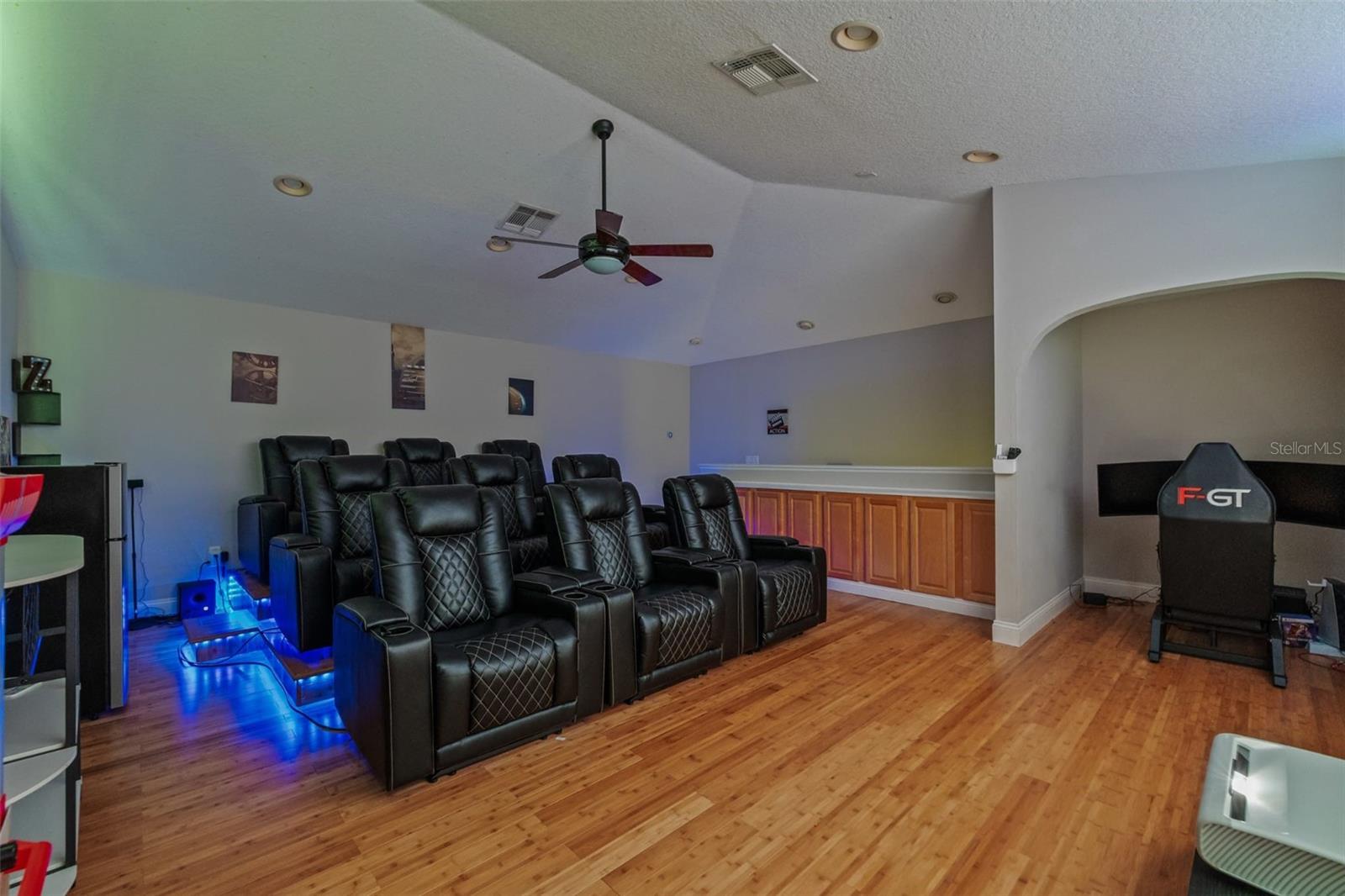 Listing photo id 25 for 22623 Cliffside Way