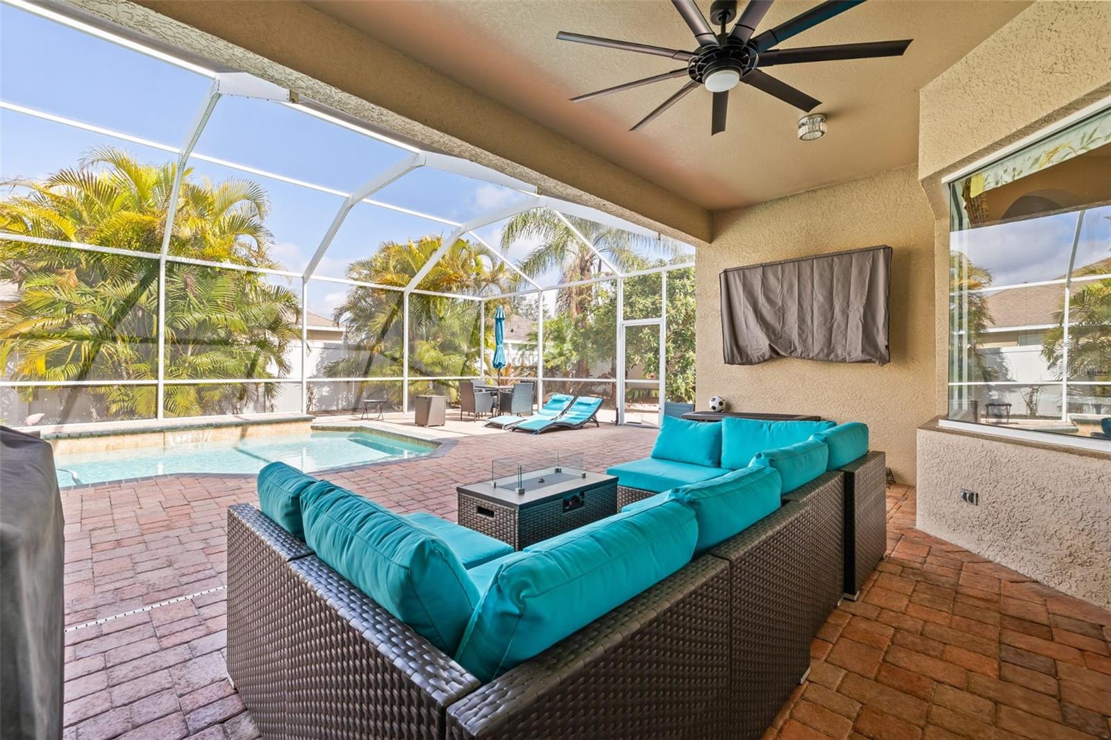 Listing photo id 37 for 22623 Cliffside Way