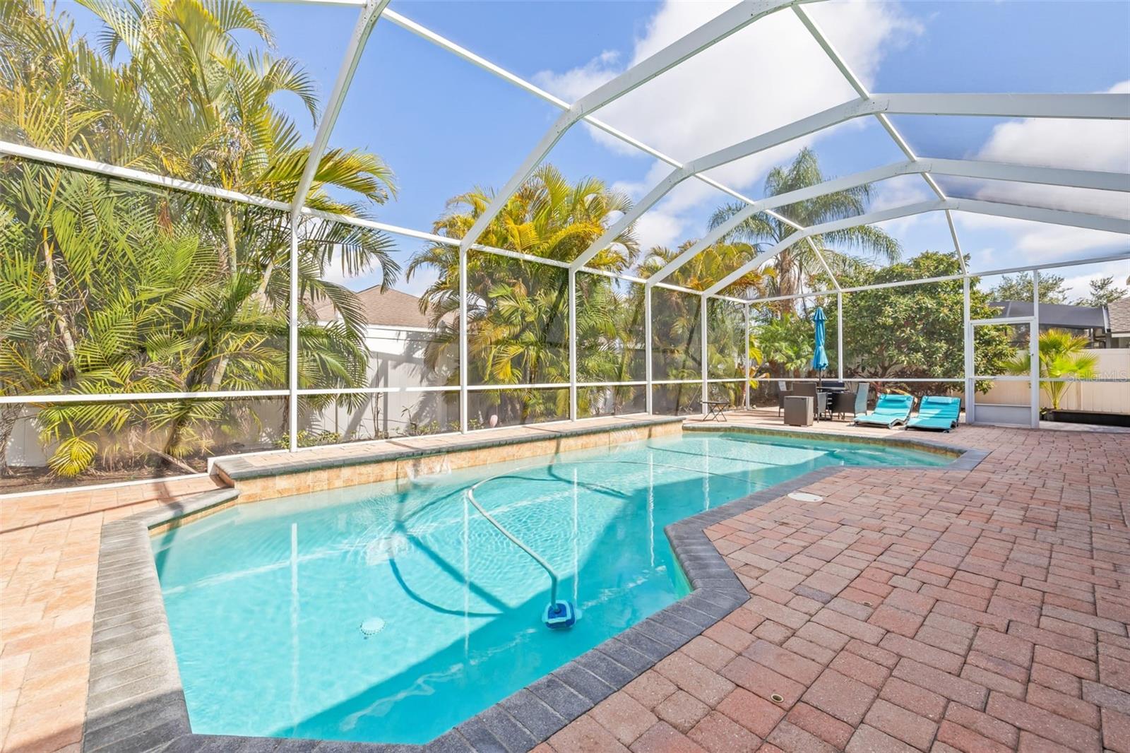 Listing photo id 38 for 22623 Cliffside Way
