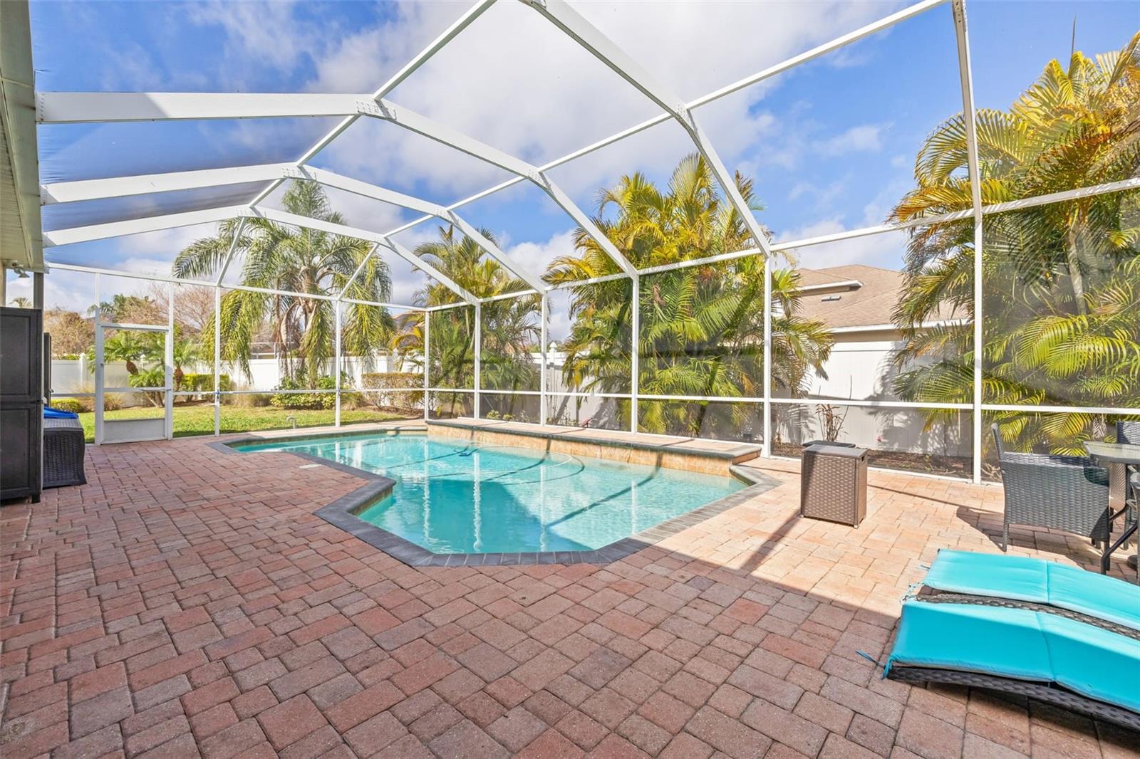Listing photo id 40 for 22623 Cliffside Way