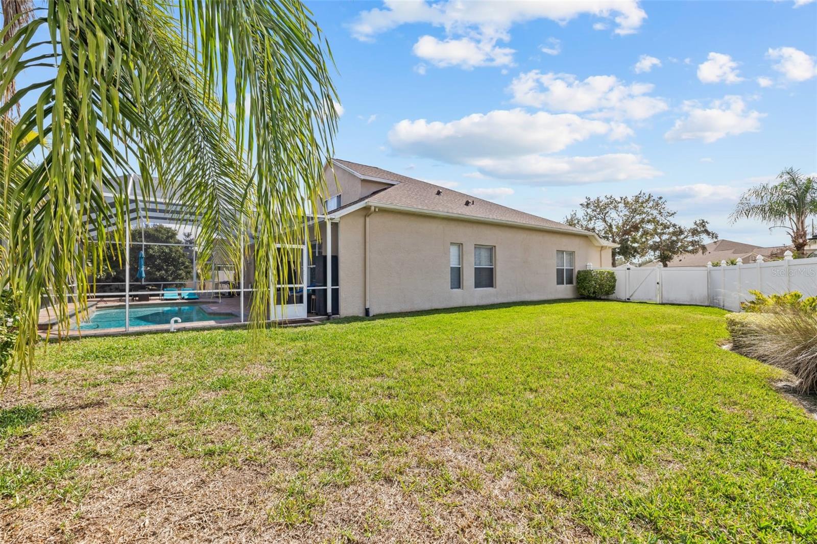 Listing photo id 42 for 22623 Cliffside Way