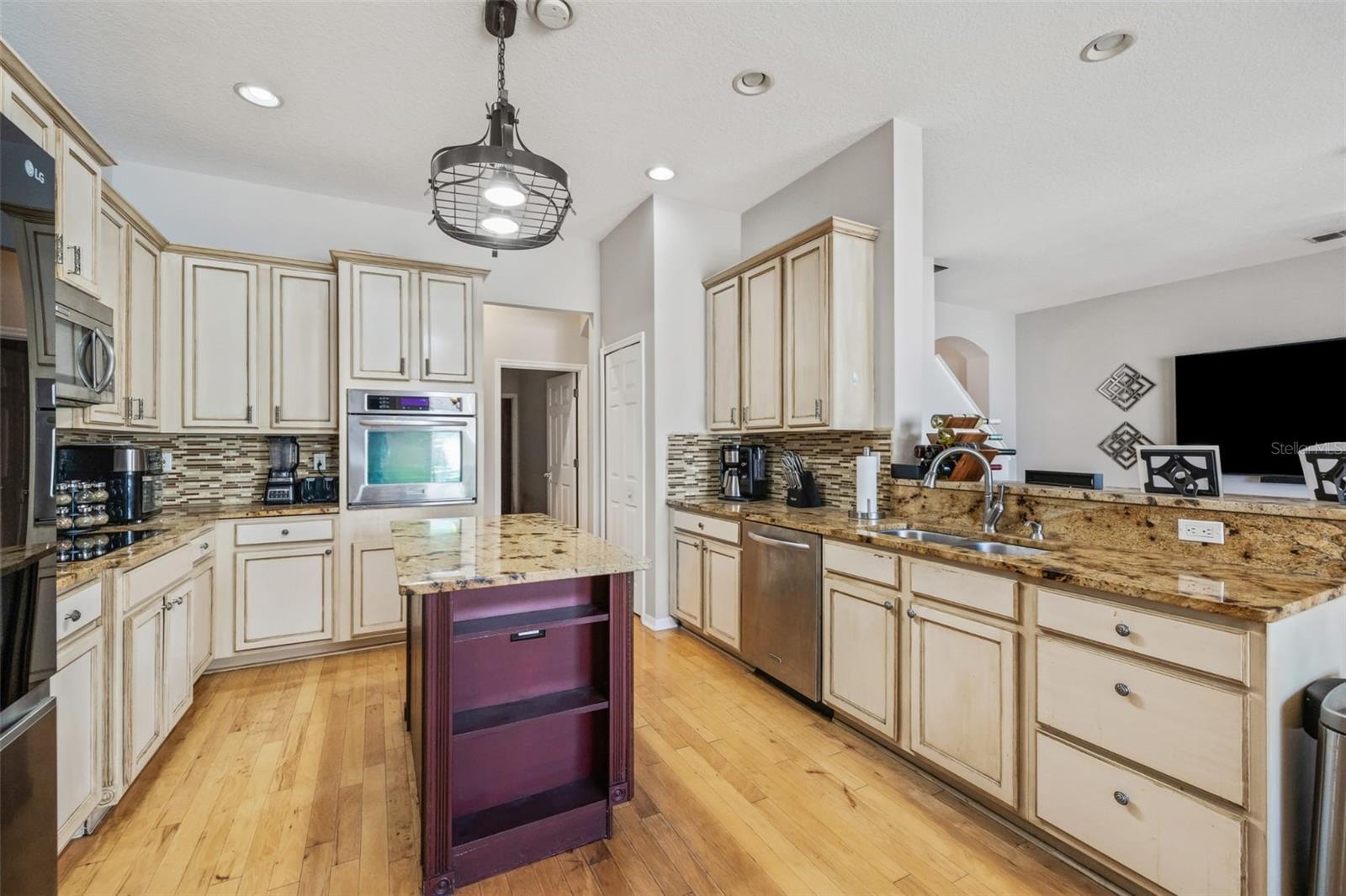 Listing photo id 5 for 22623 Cliffside Way