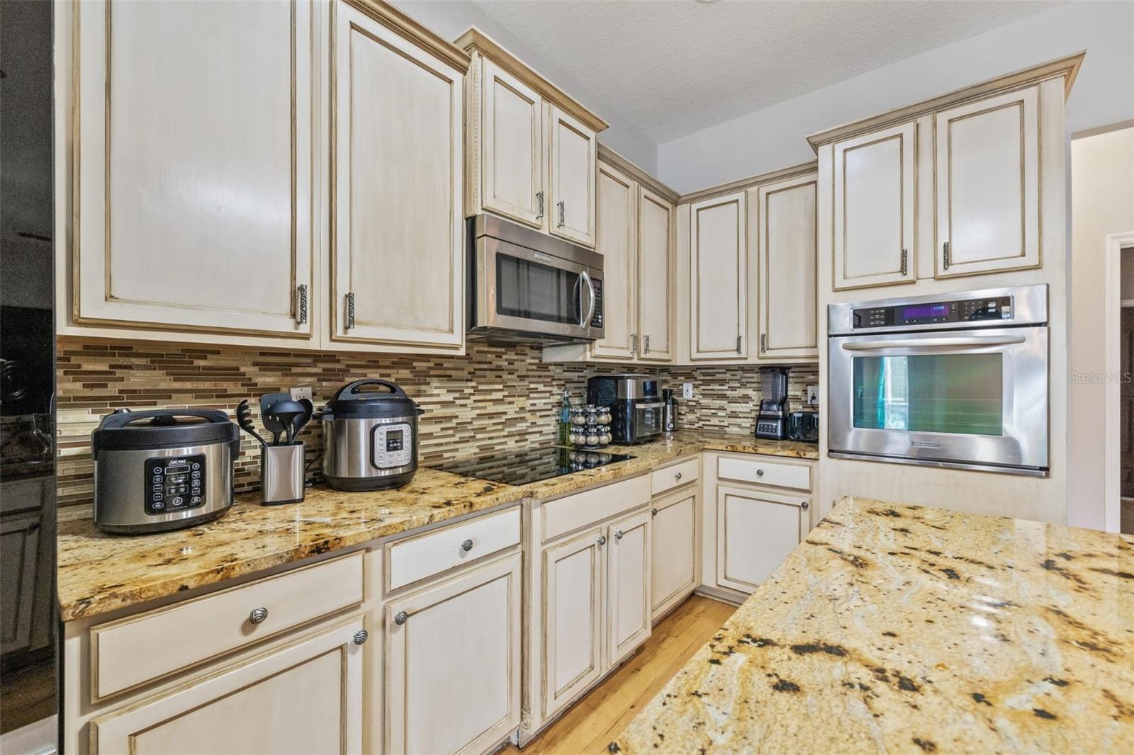 Listing photo id 6 for 22623 Cliffside Way
