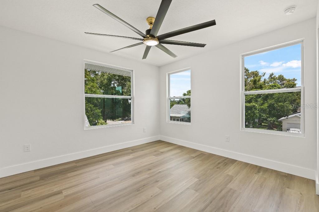 Image 32 of 45 For 1661 29th Avenue N