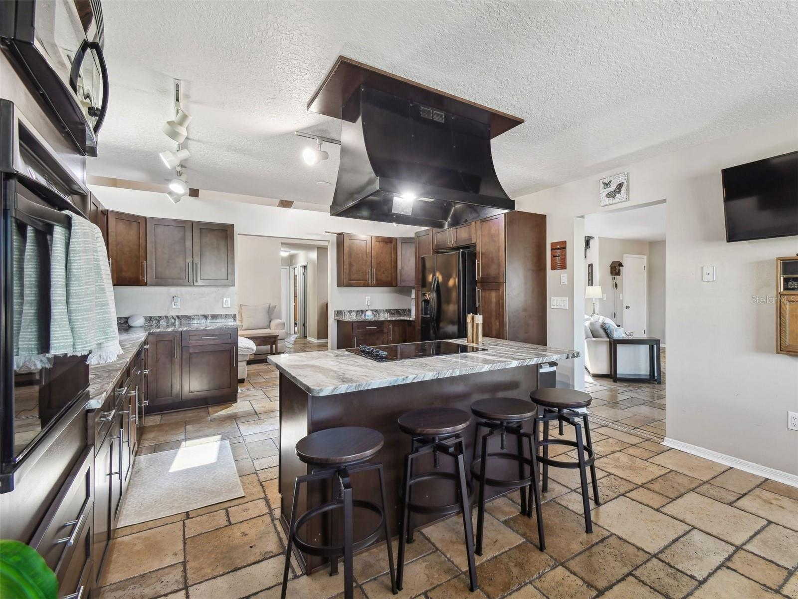 Image 14 of 98 For 6241 Bayside Drive