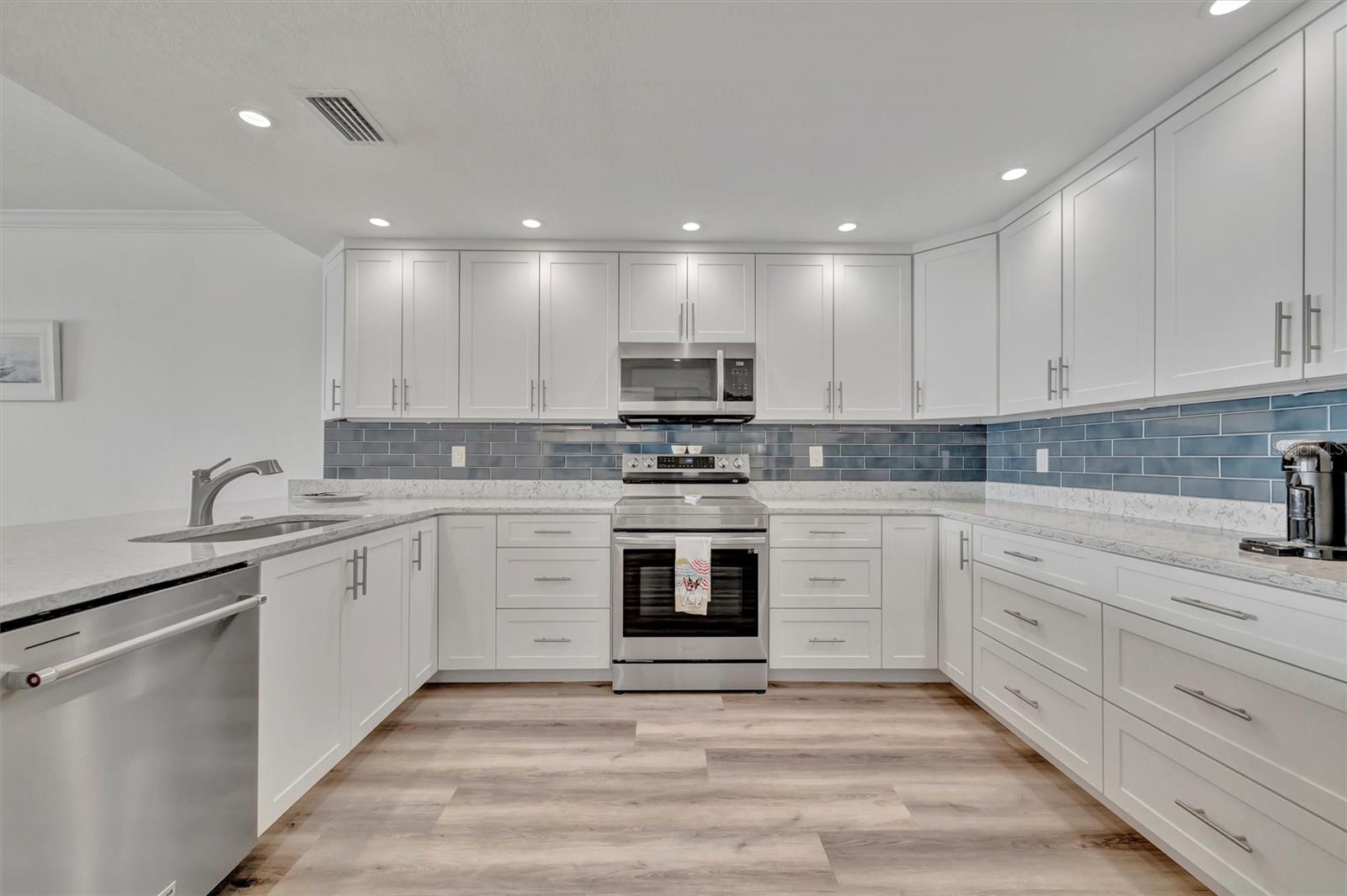 Image 14 of 74 For 1586 Gulf Boulevard 2401