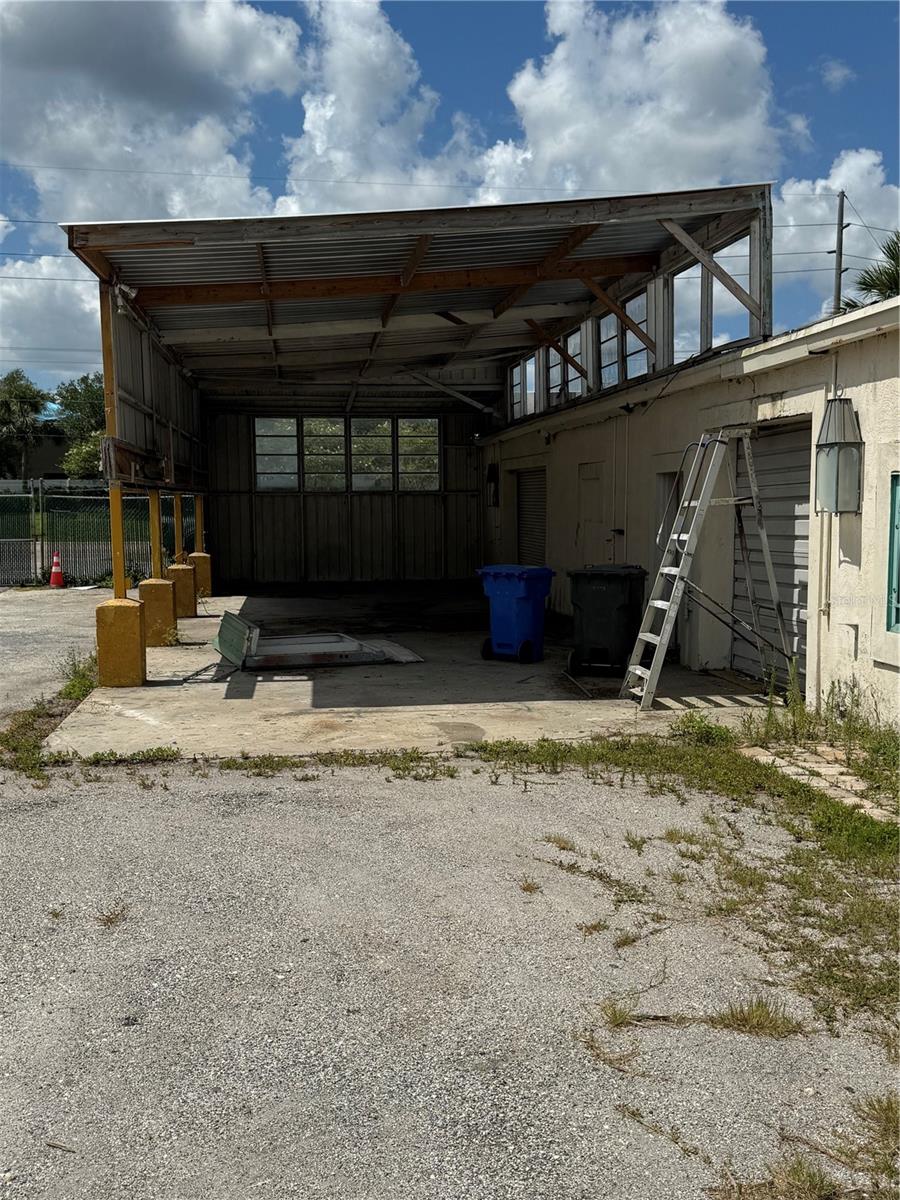 Listing photo id 4 for 7812 Symmes Road