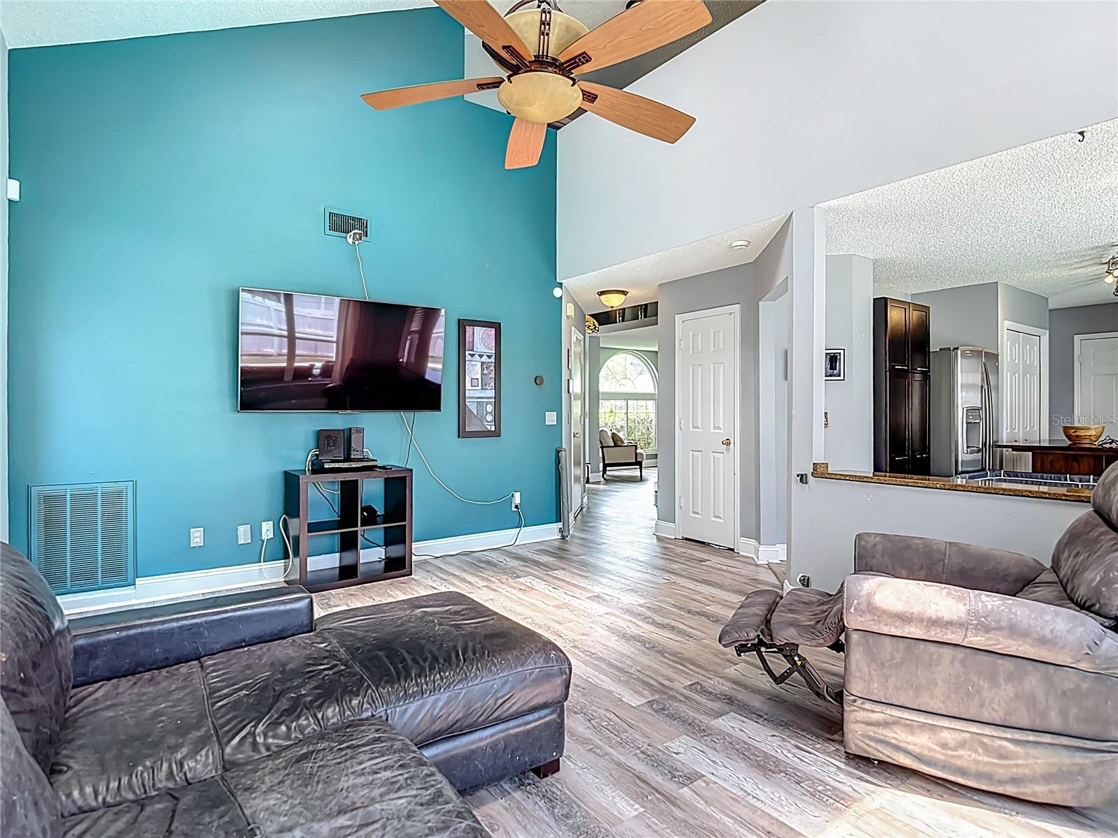 Image 15 of 61 For 9707 Kings Canyon Place