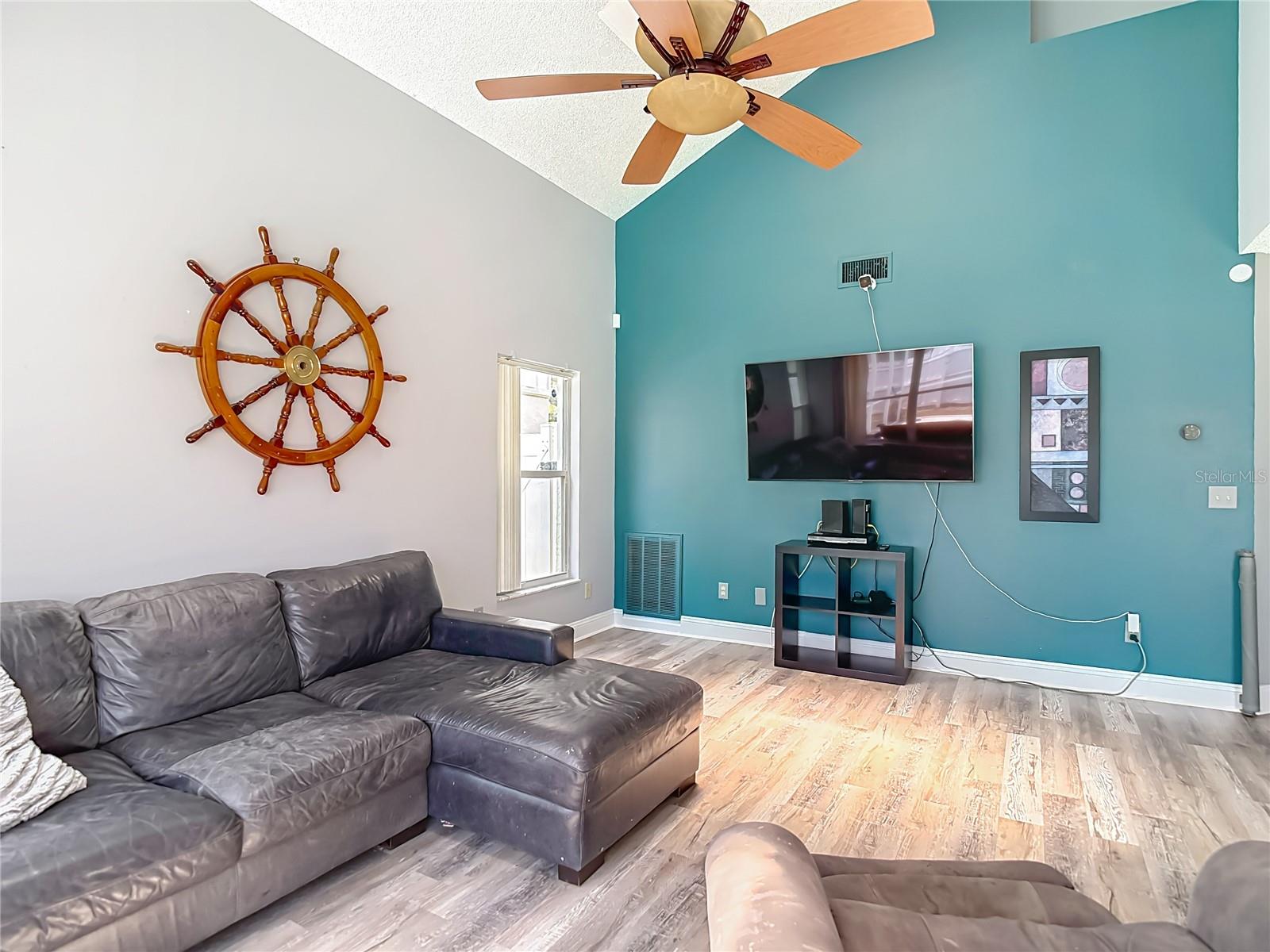 Image 16 of 61 For 9707 Kings Canyon Place
