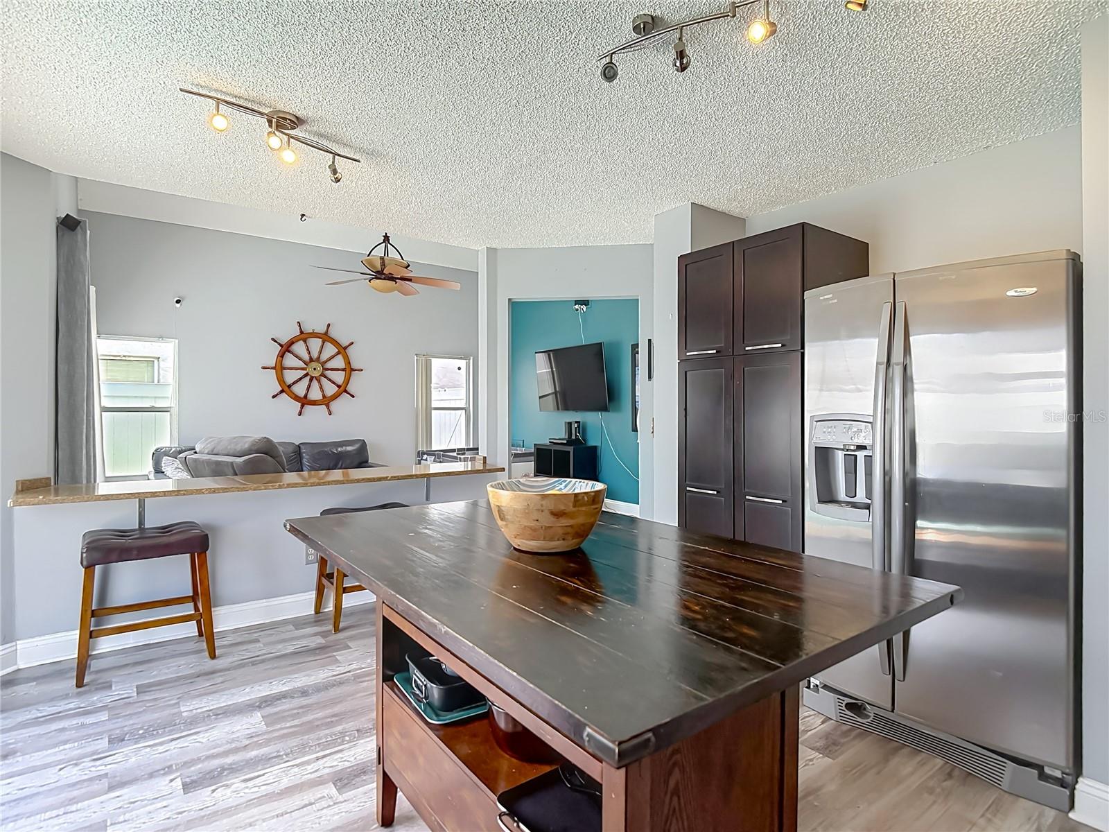 Image 19 of 61 For 9707 Kings Canyon Place