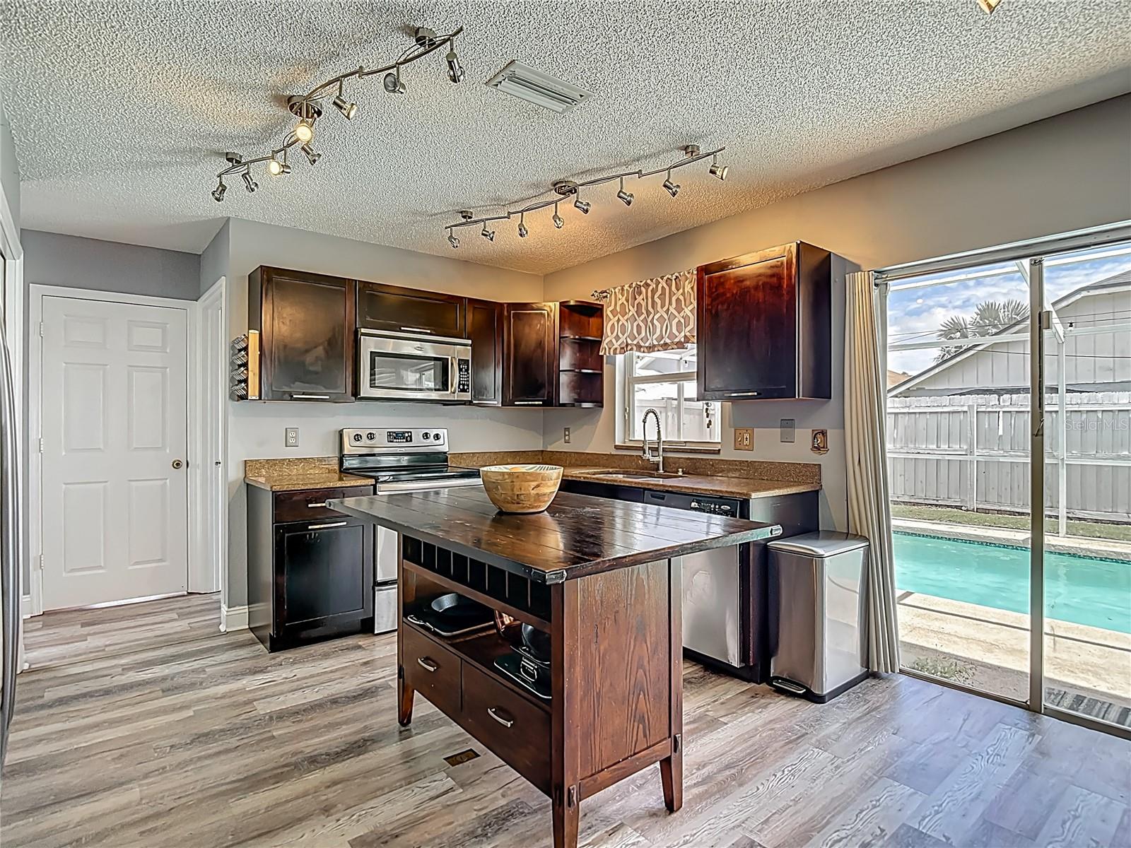 Image 21 of 61 For 9707 Kings Canyon Place