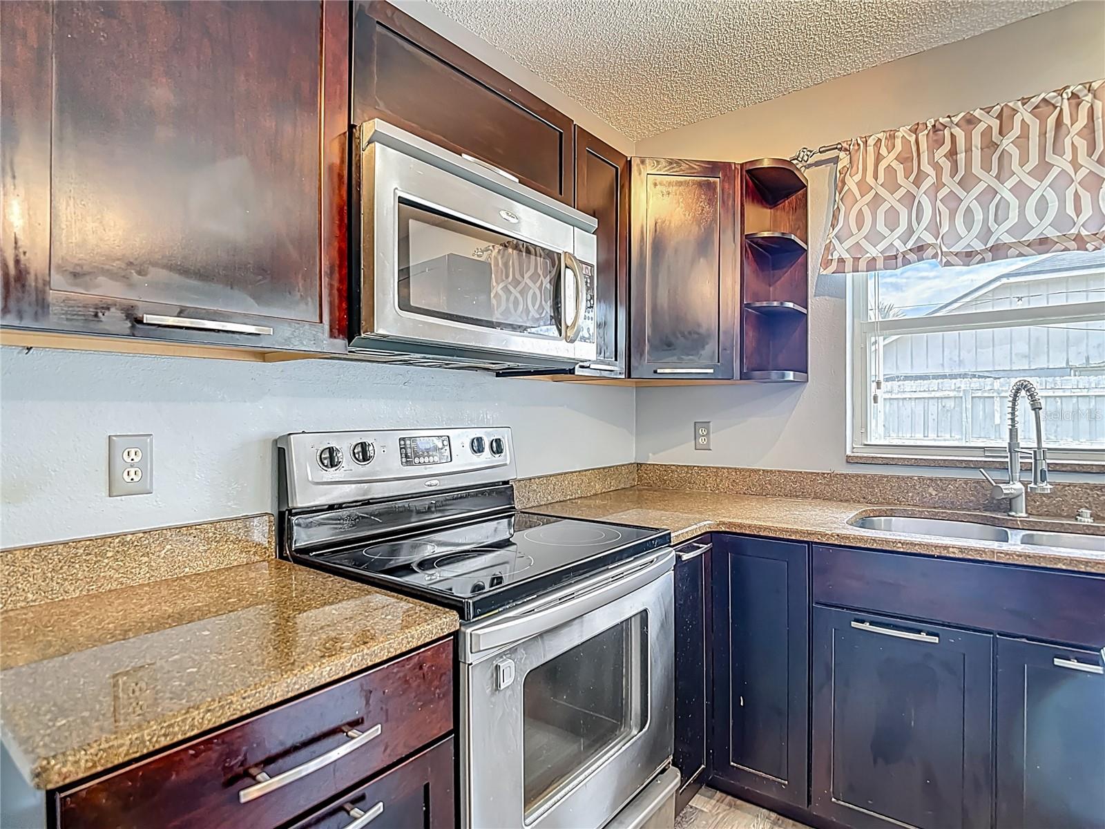 Image 25 of 61 For 9707 Kings Canyon Place