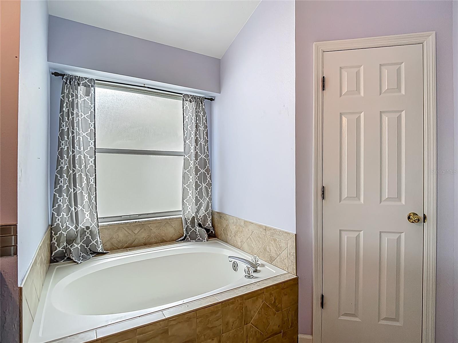Image 45 of 61 For 9707 Kings Canyon Place