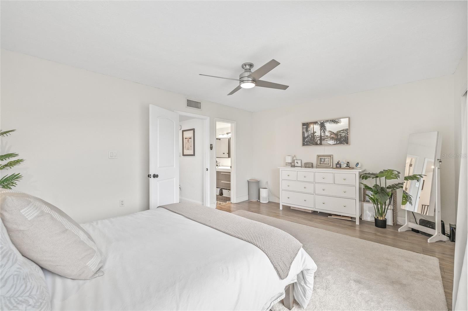 Image 19 of 36 For 2424 Tampa Bay Boulevard B211