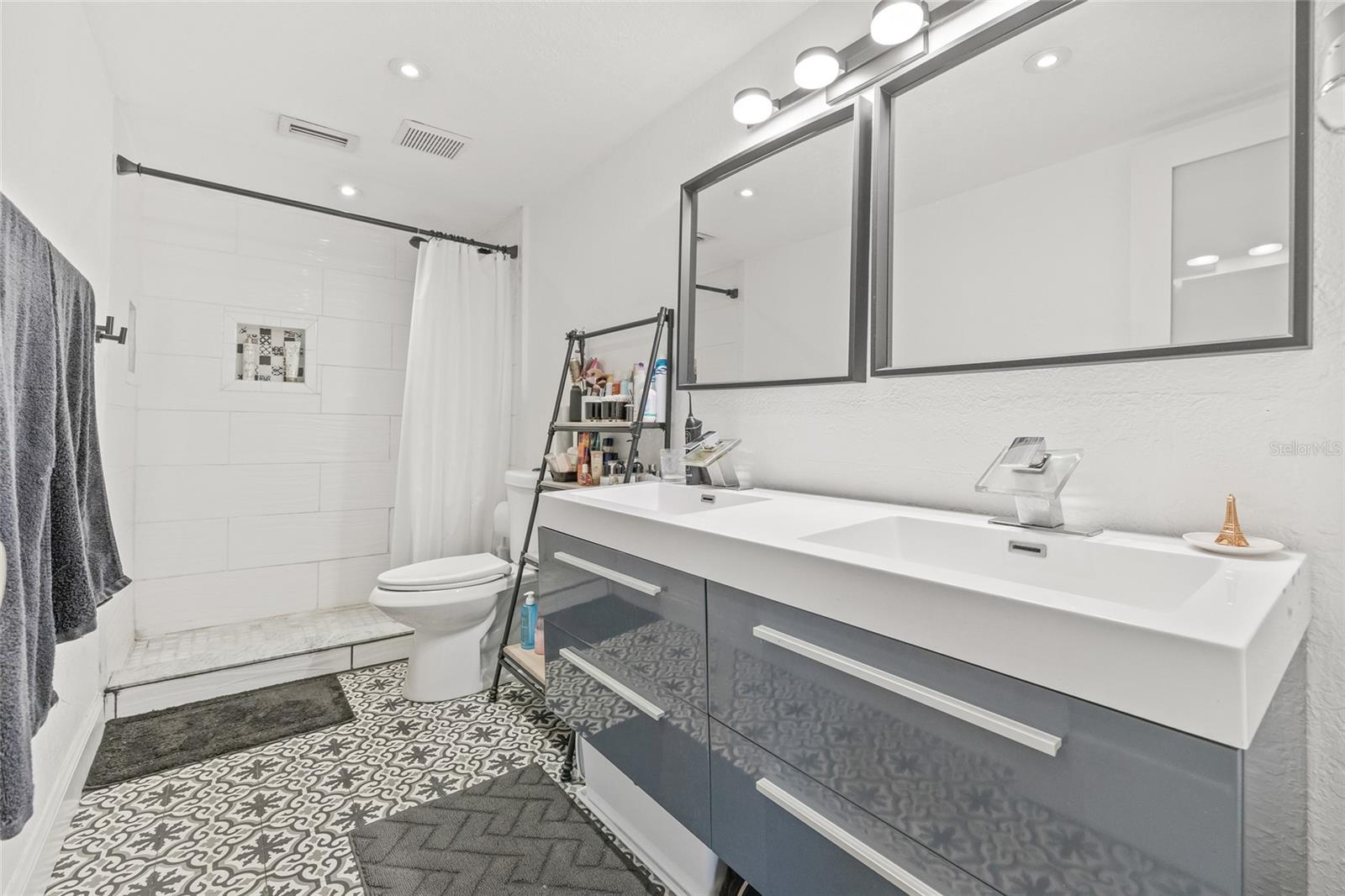 Image 21 of 36 For 2424 Tampa Bay Boulevard B211