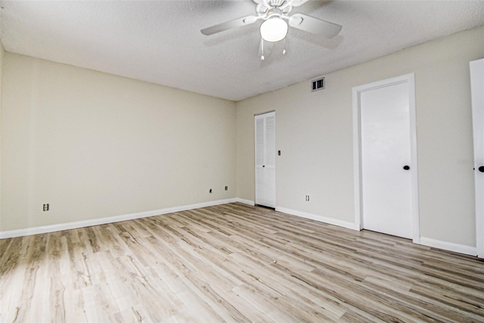 Image 13 of 36 For 5940 Pelican Bay Plaza S 406