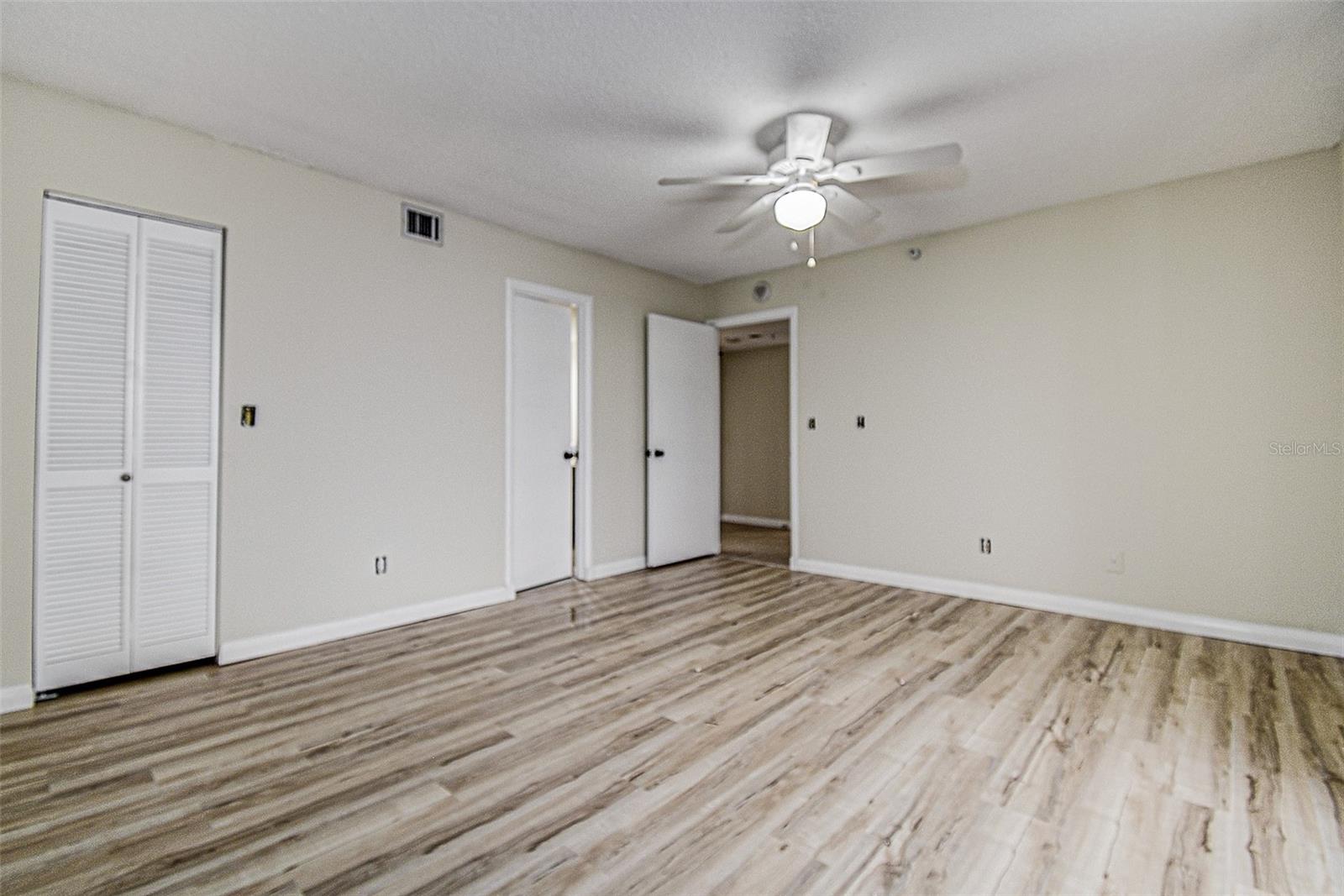 Image 14 of 36 For 5940 Pelican Bay Plaza S 406