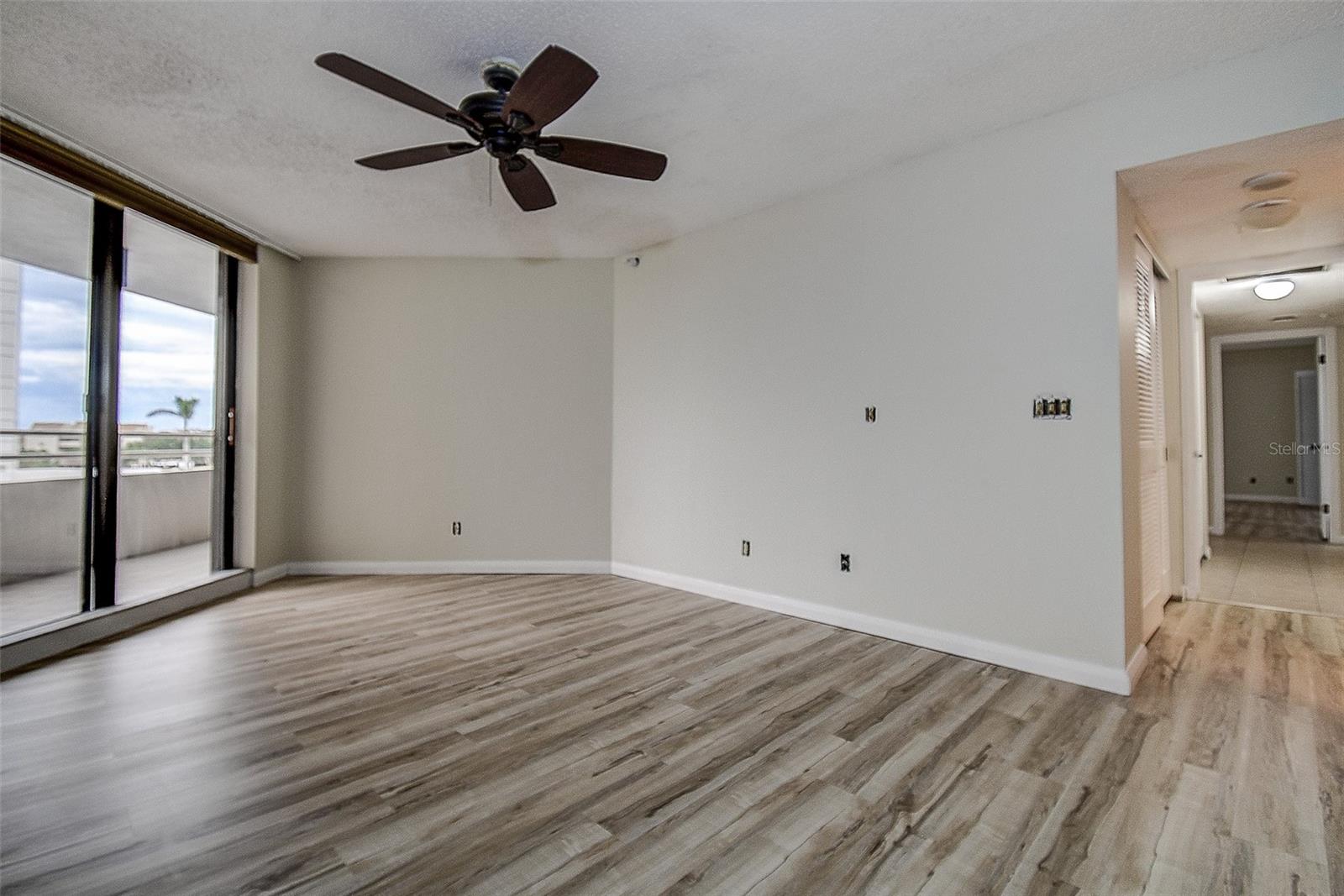 Image 21 of 36 For 5940 Pelican Bay Plaza S 406