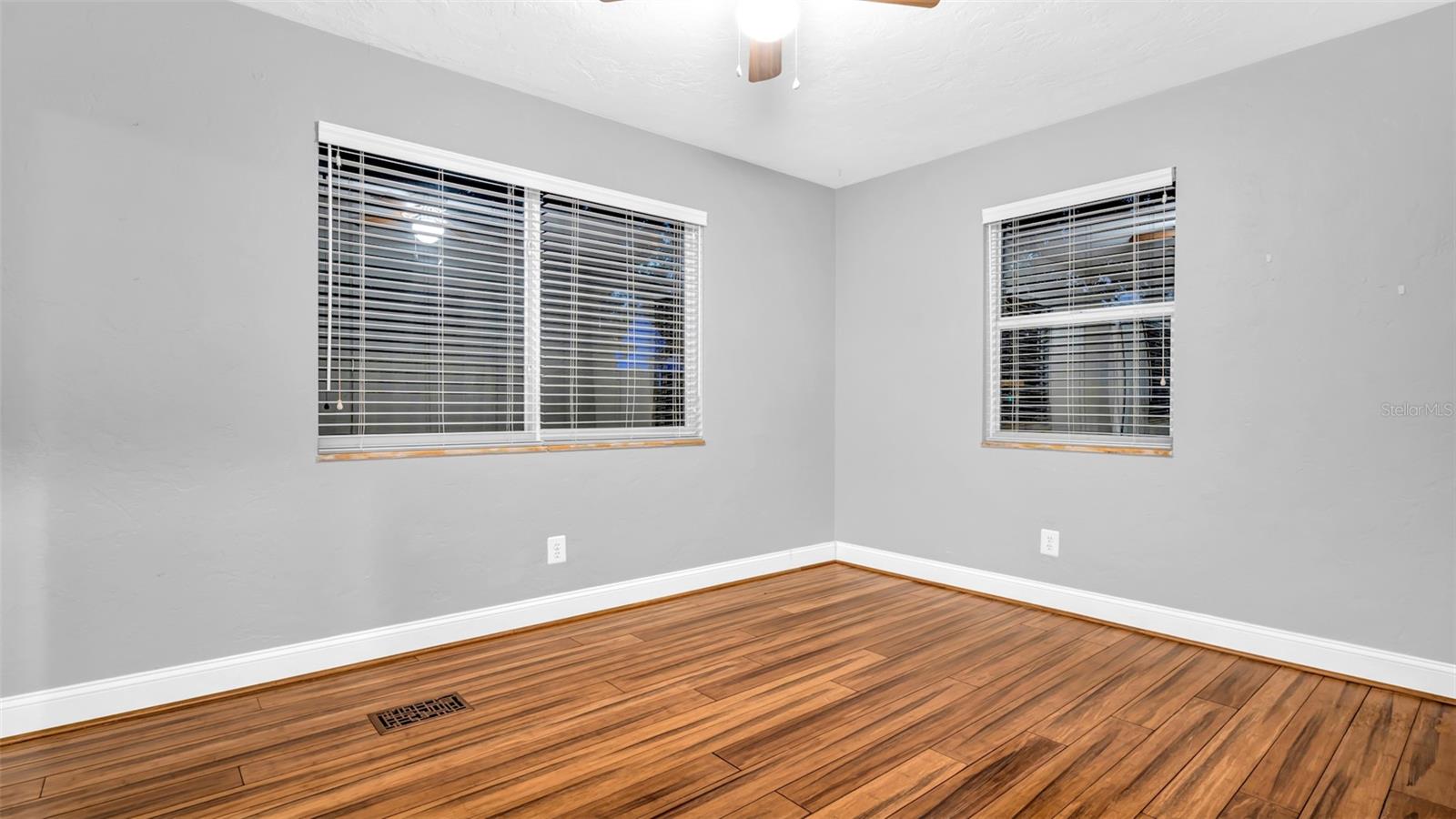 Image 12 of 28 For 527 31st Avenue N