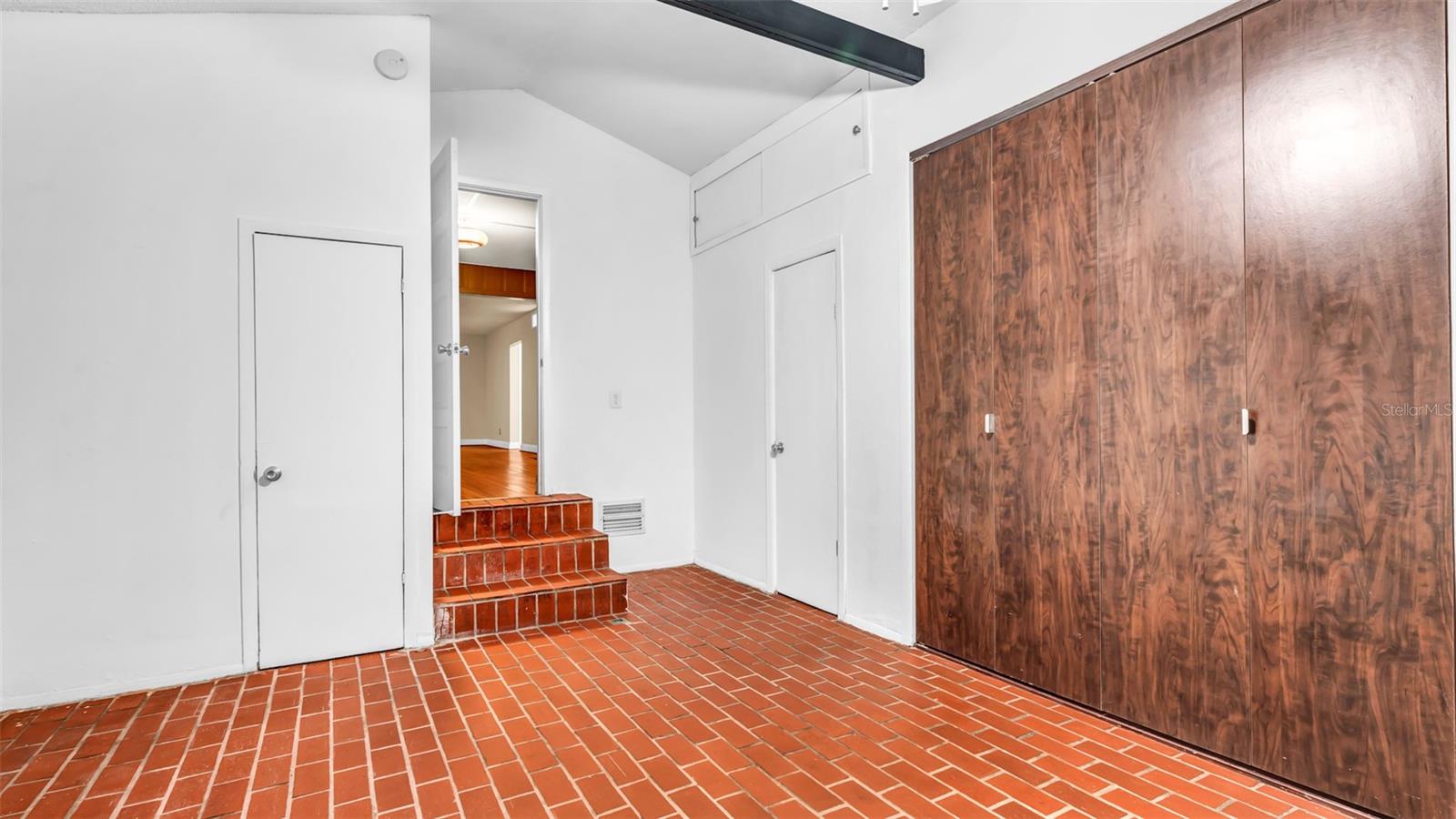 Image 18 of 28 For 527 31st Avenue N