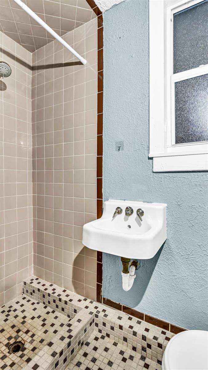 Image 21 of 28 For 527 31st Avenue N