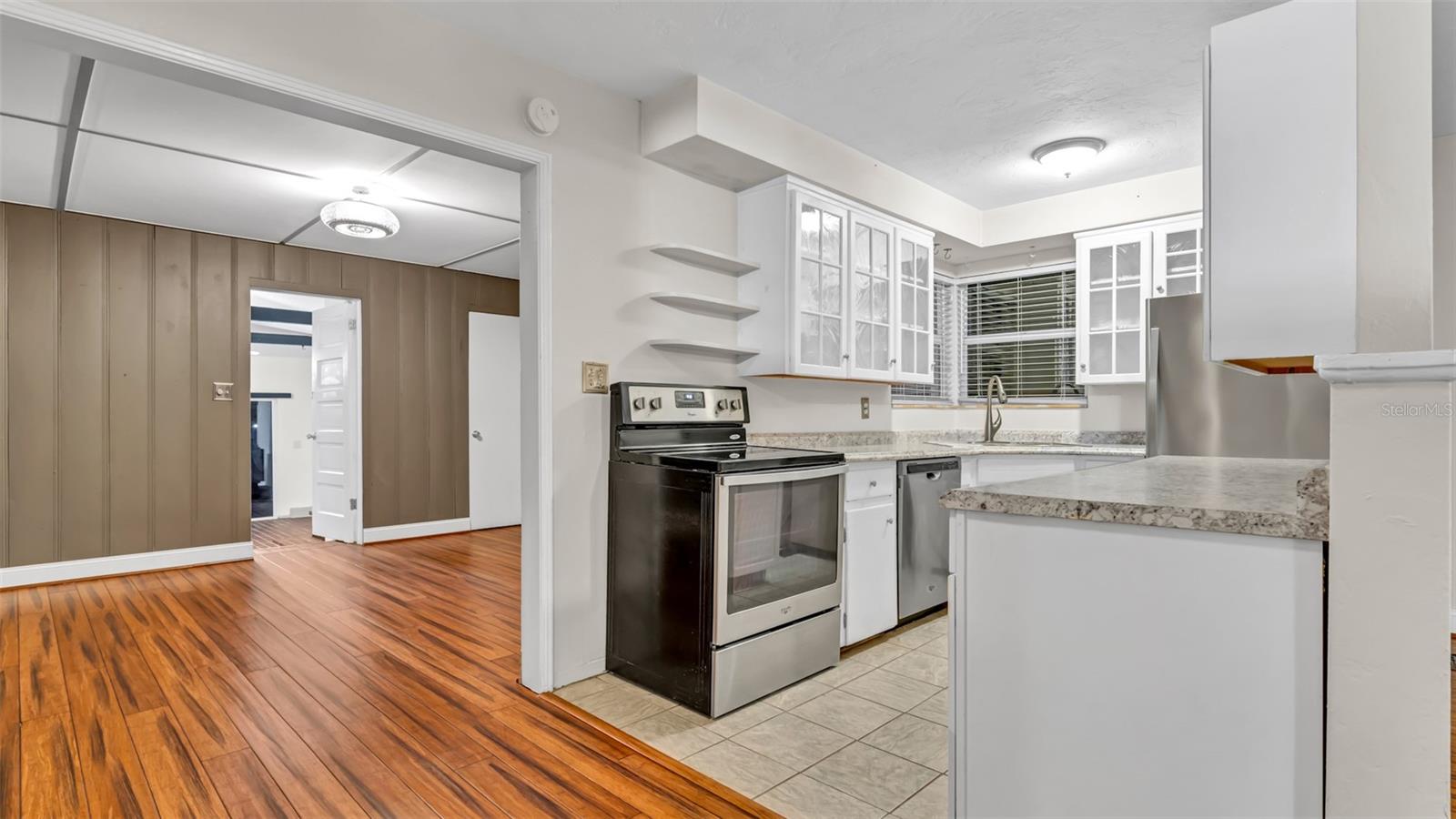 Image 7 of 28 For 527 31st Avenue N