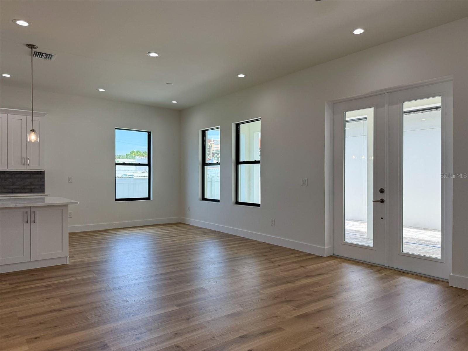 Image 15 of 40 For 2129 Pine Street 2