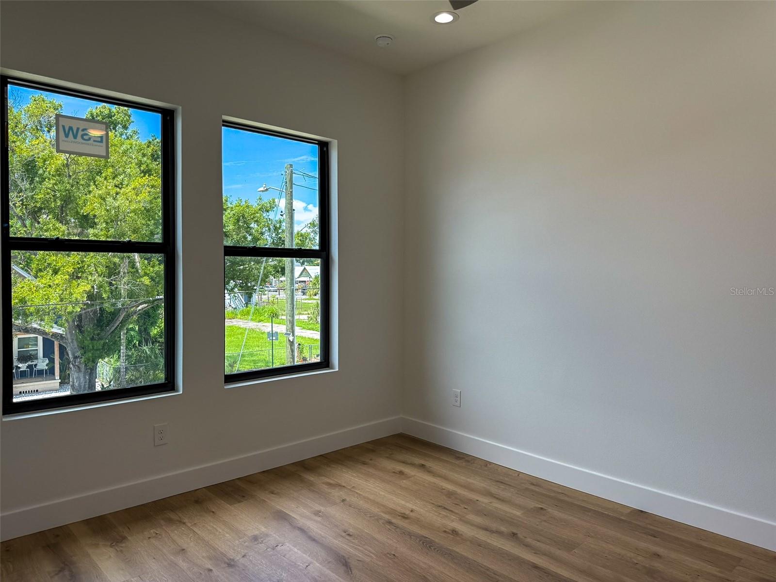 Image 23 of 40 For 2129 Pine Street 2