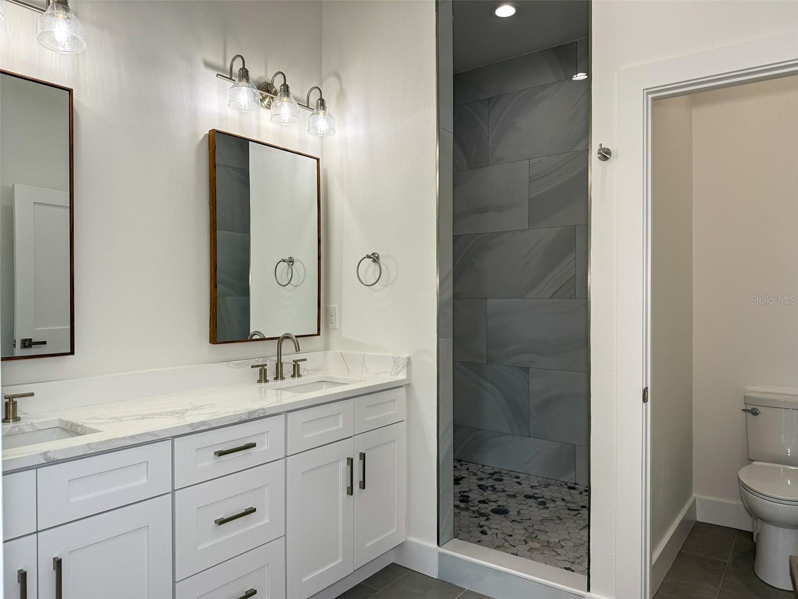Image 33 of 40 For 2129 Pine Street 2