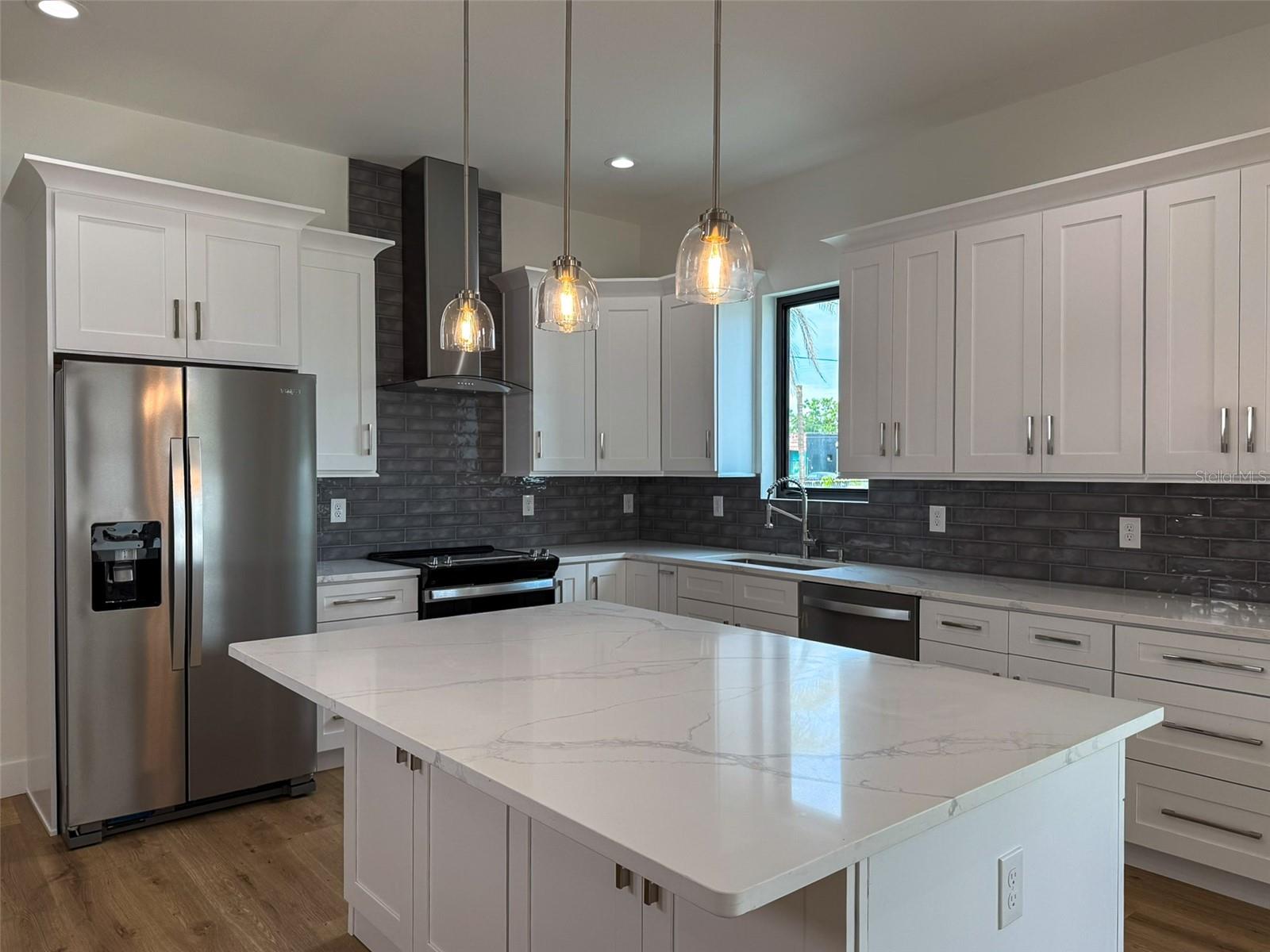Image 4 of 40 For 2129 Pine Street 2