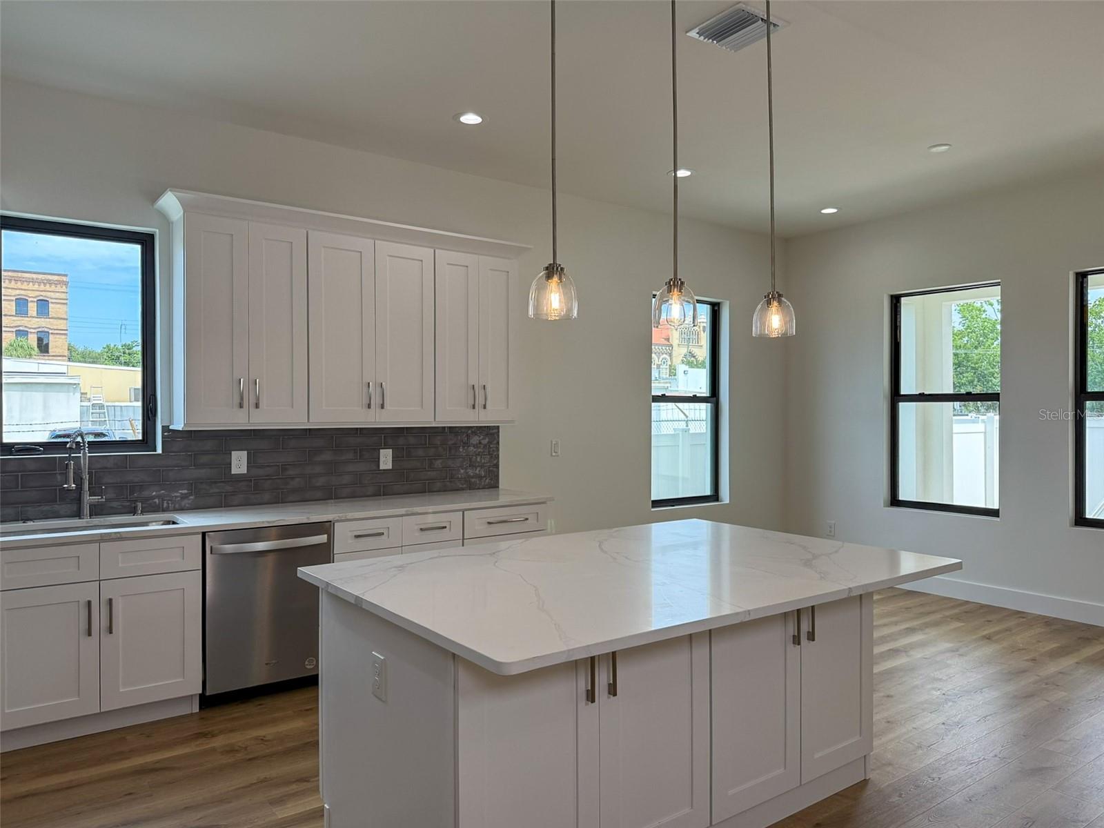 Image 6 of 40 For 2129 Pine Street 2