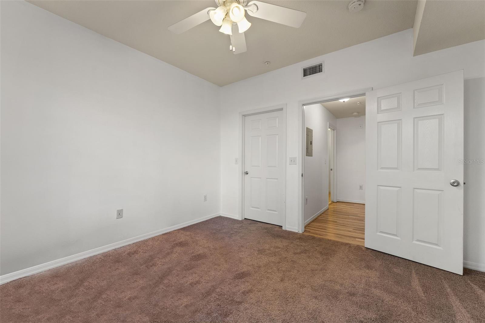 Image 21 of 42 For 501 Knights Run Avenue 2119