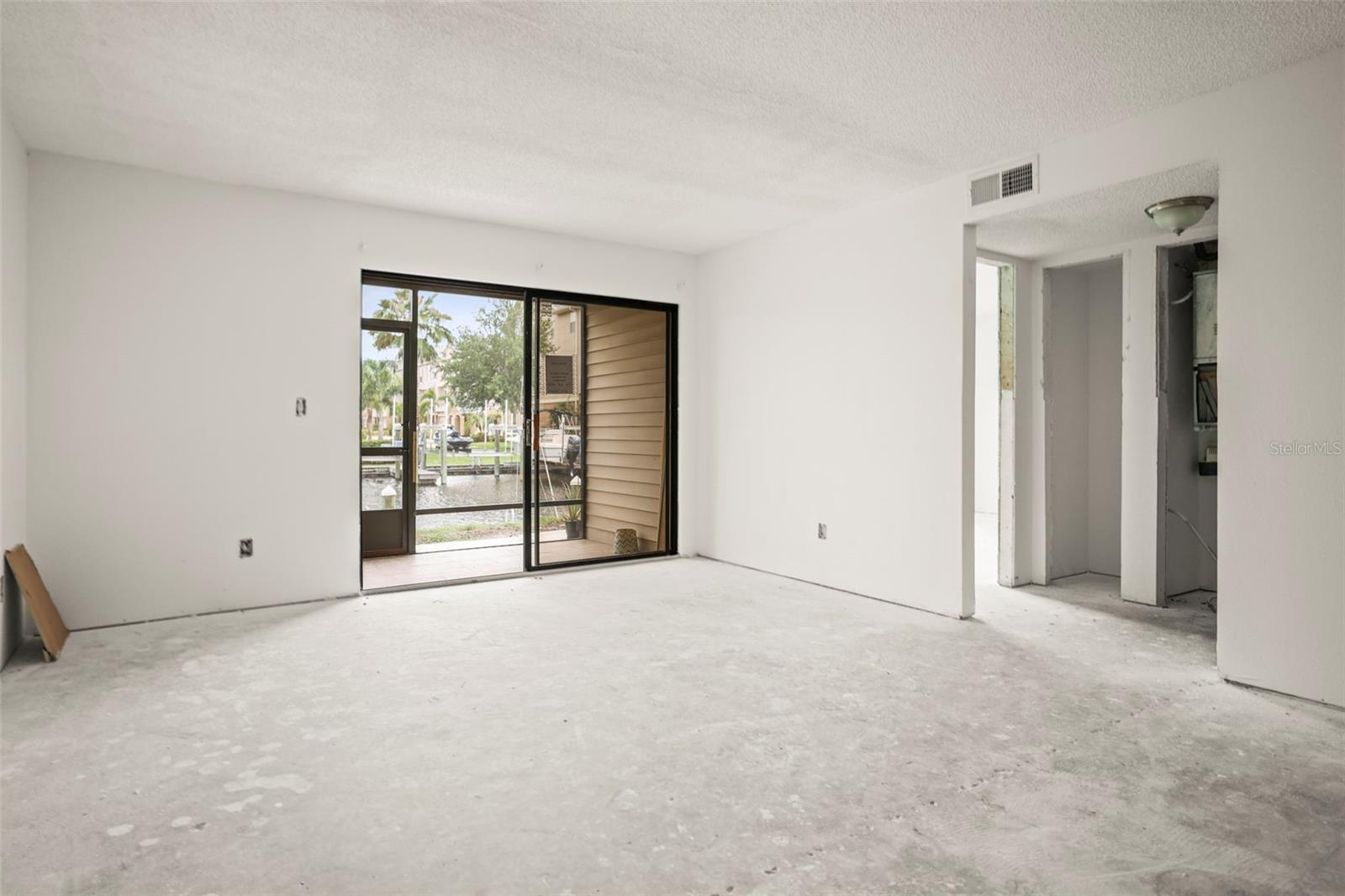 Image 7 of 71 For 358 Moorings Cove Drive 4b