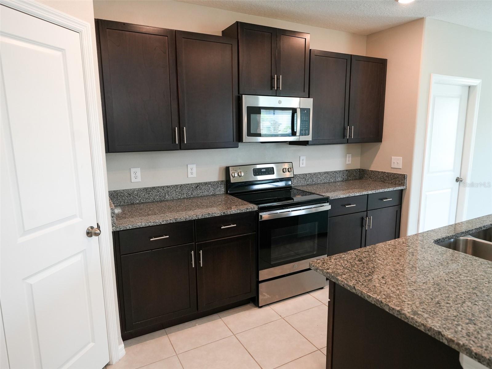 Image 11 of 29 For 402 Royal Empress Drive