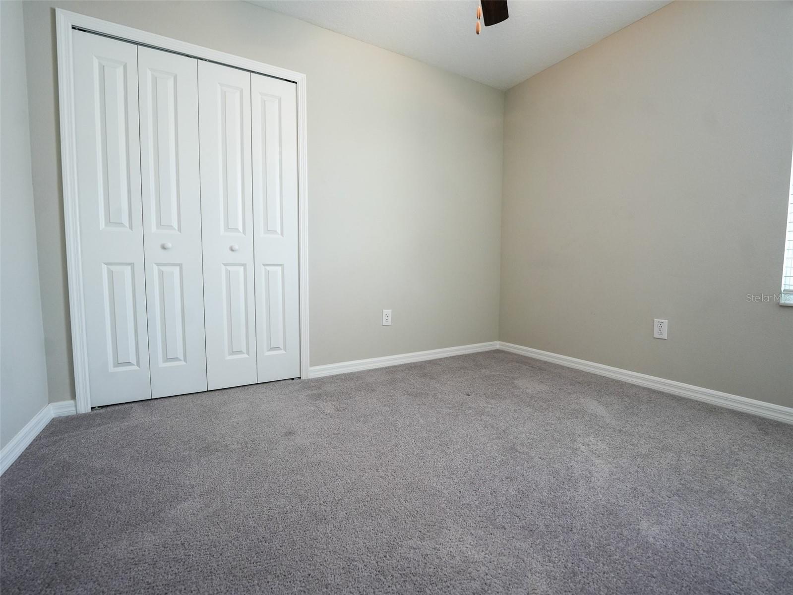 Image 14 of 29 For 402 Royal Empress Drive