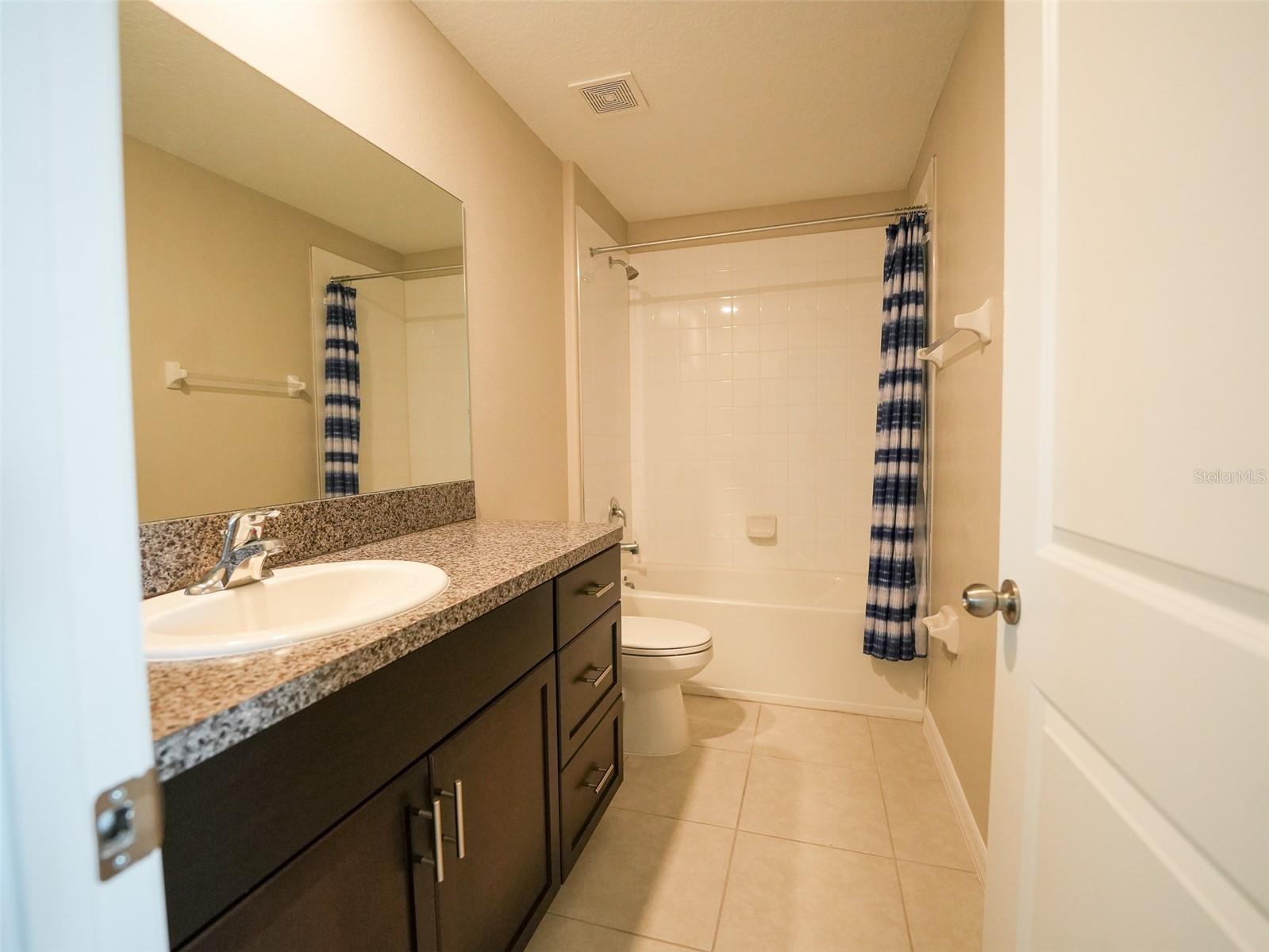 Image 15 of 29 For 402 Royal Empress Drive