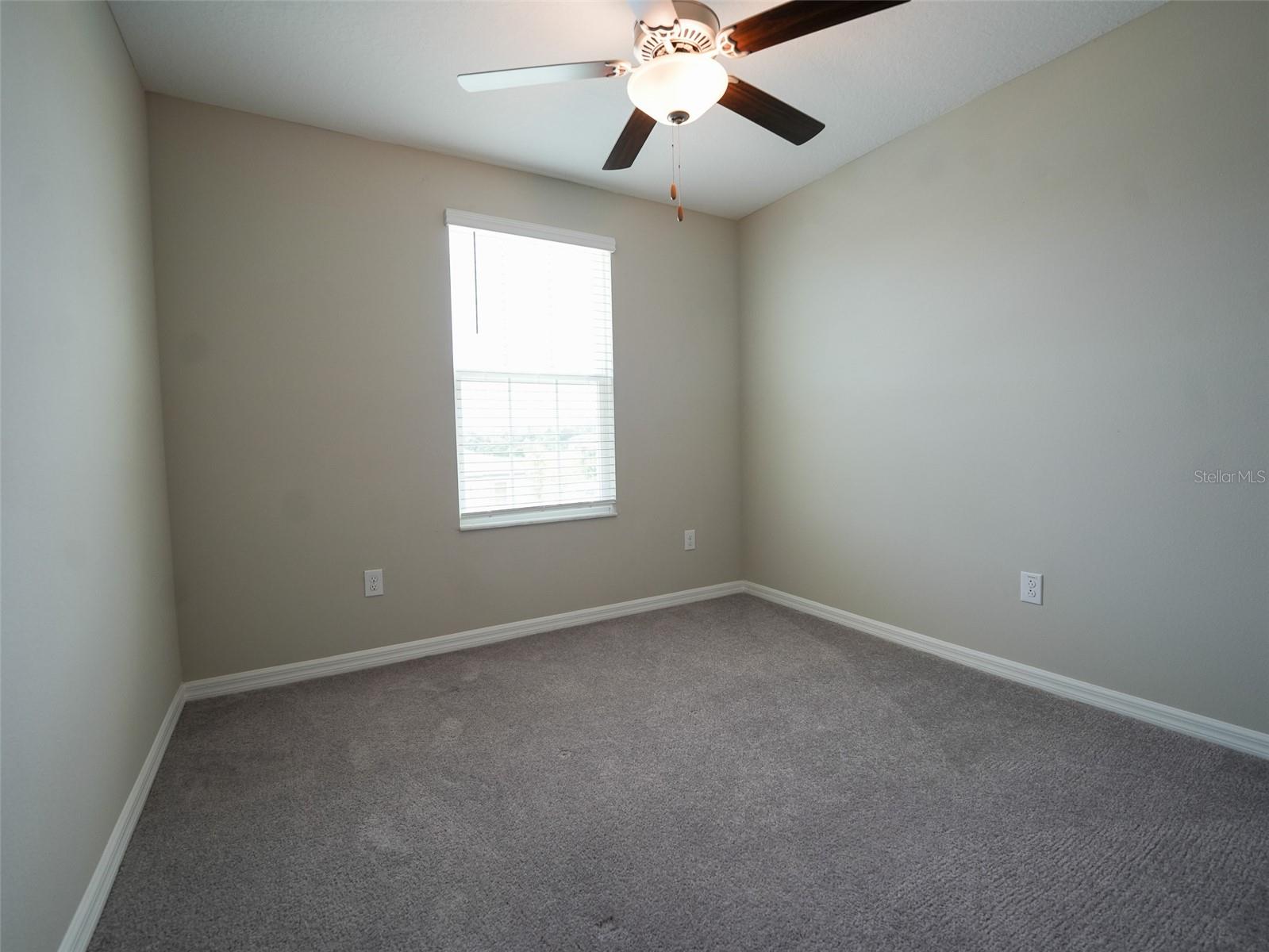 Image 18 of 29 For 402 Royal Empress Drive