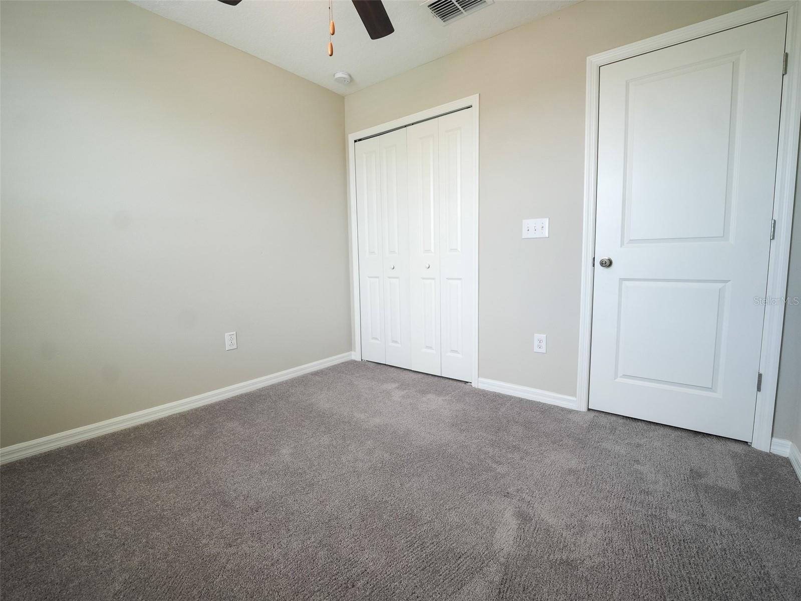 Image 19 of 29 For 402 Royal Empress Drive