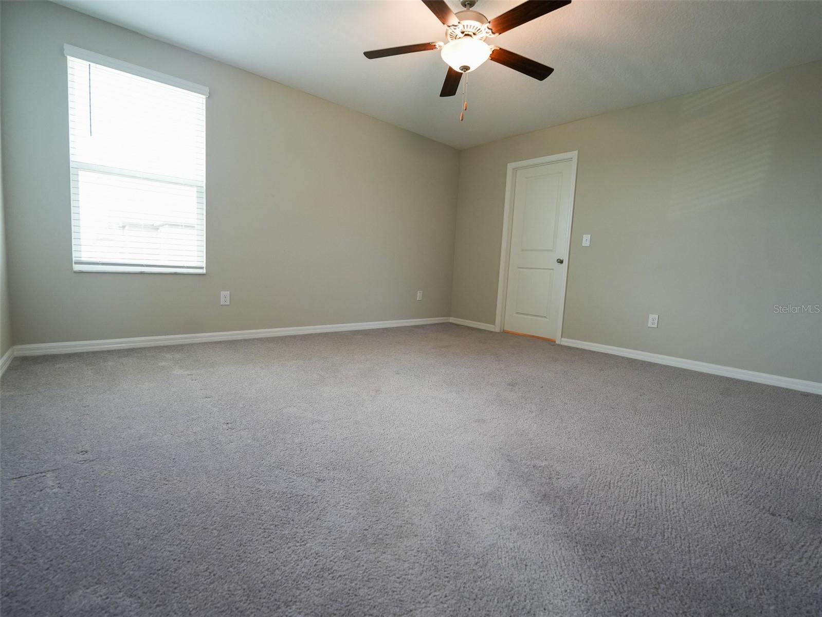 Image 20 of 29 For 402 Royal Empress Drive