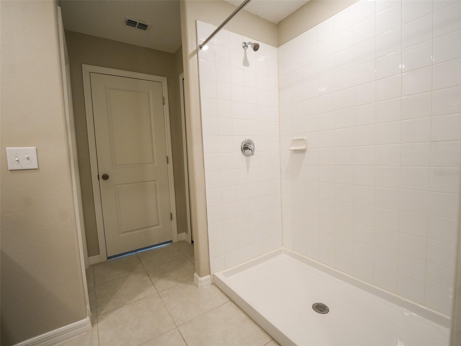 Image 22 of 29 For 402 Royal Empress Drive
