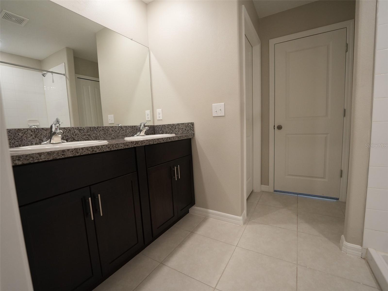 Image 23 of 29 For 402 Royal Empress Drive