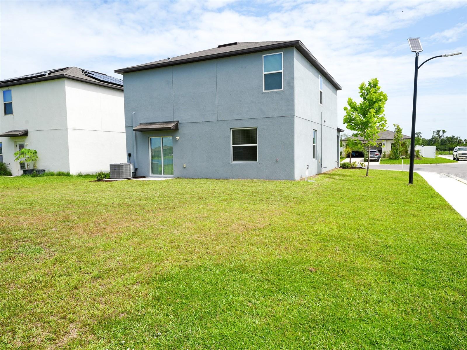 Image 26 of 29 For 402 Royal Empress Drive
