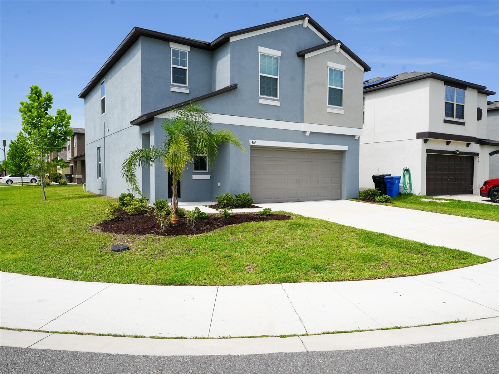 Image 3 of 29 For 402 Royal Empress Drive