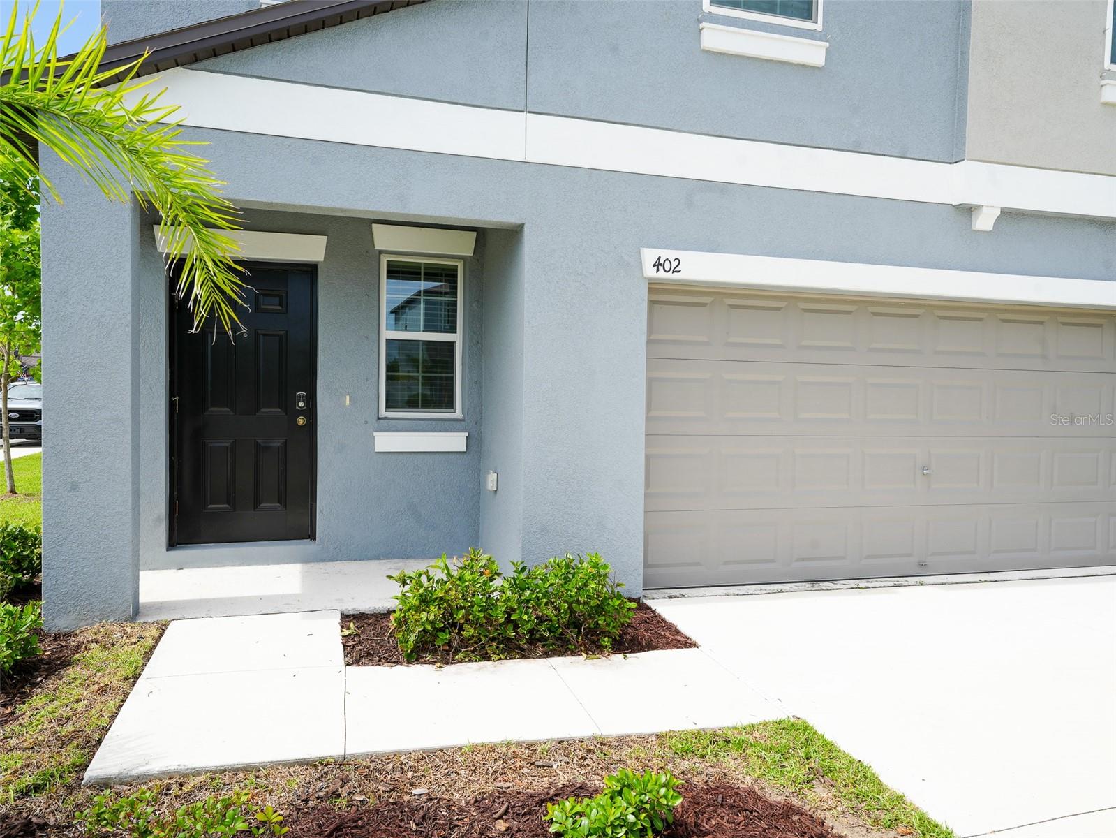 Image 4 of 29 For 402 Royal Empress Drive